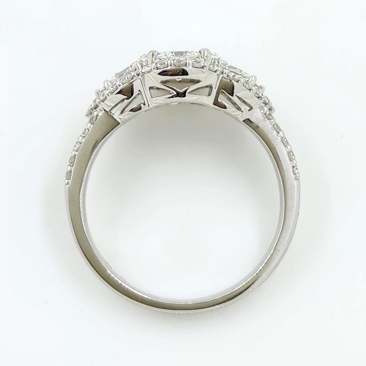 1.28Ct illusion Diamond Oval Shape Ring in 18 Karat White Gold In New Condition For Sale In Hong Kong, HK