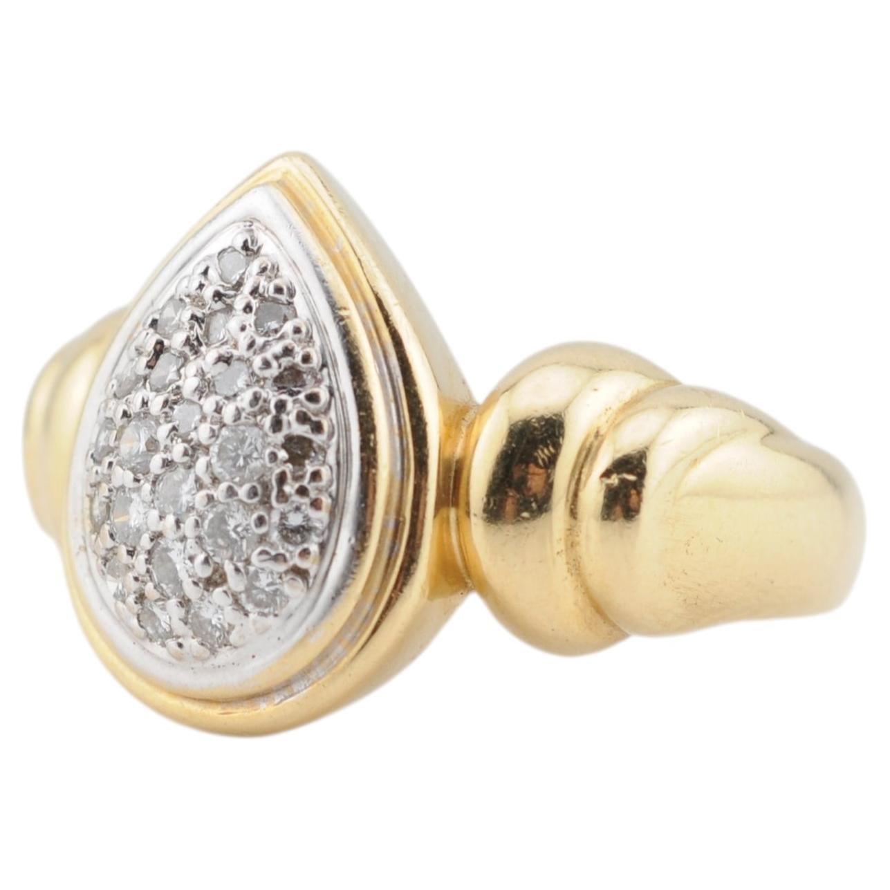 Diamond Ring in 18 Karat Yellow Gold For Sale
