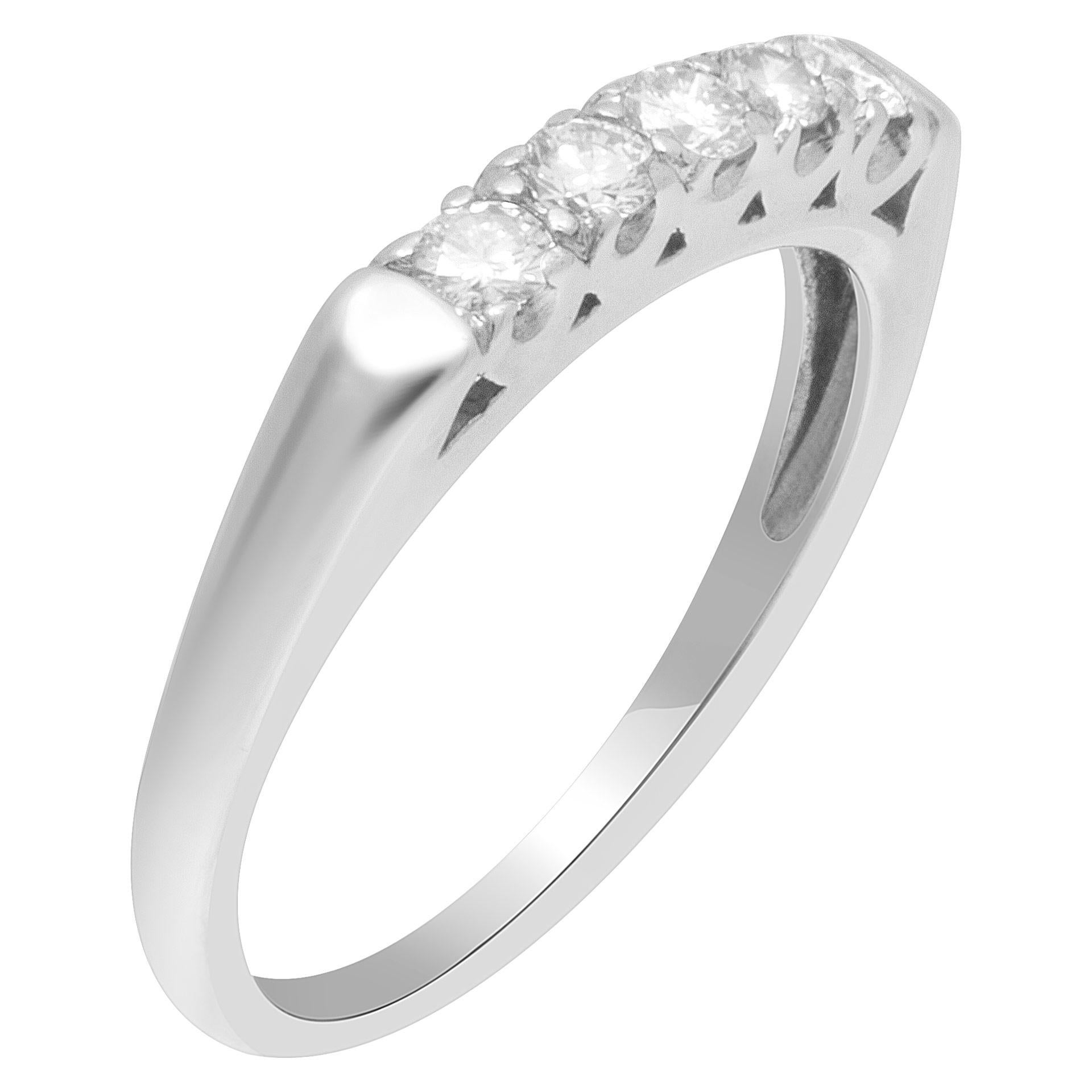 Diamond ring with 5 round diamonds in 18k white gold. Size 6.

This Diamond ring is currently size 6 and some items can be sized up or down, please ask! It weighs 2 pennyweights and is 18k White Gold.