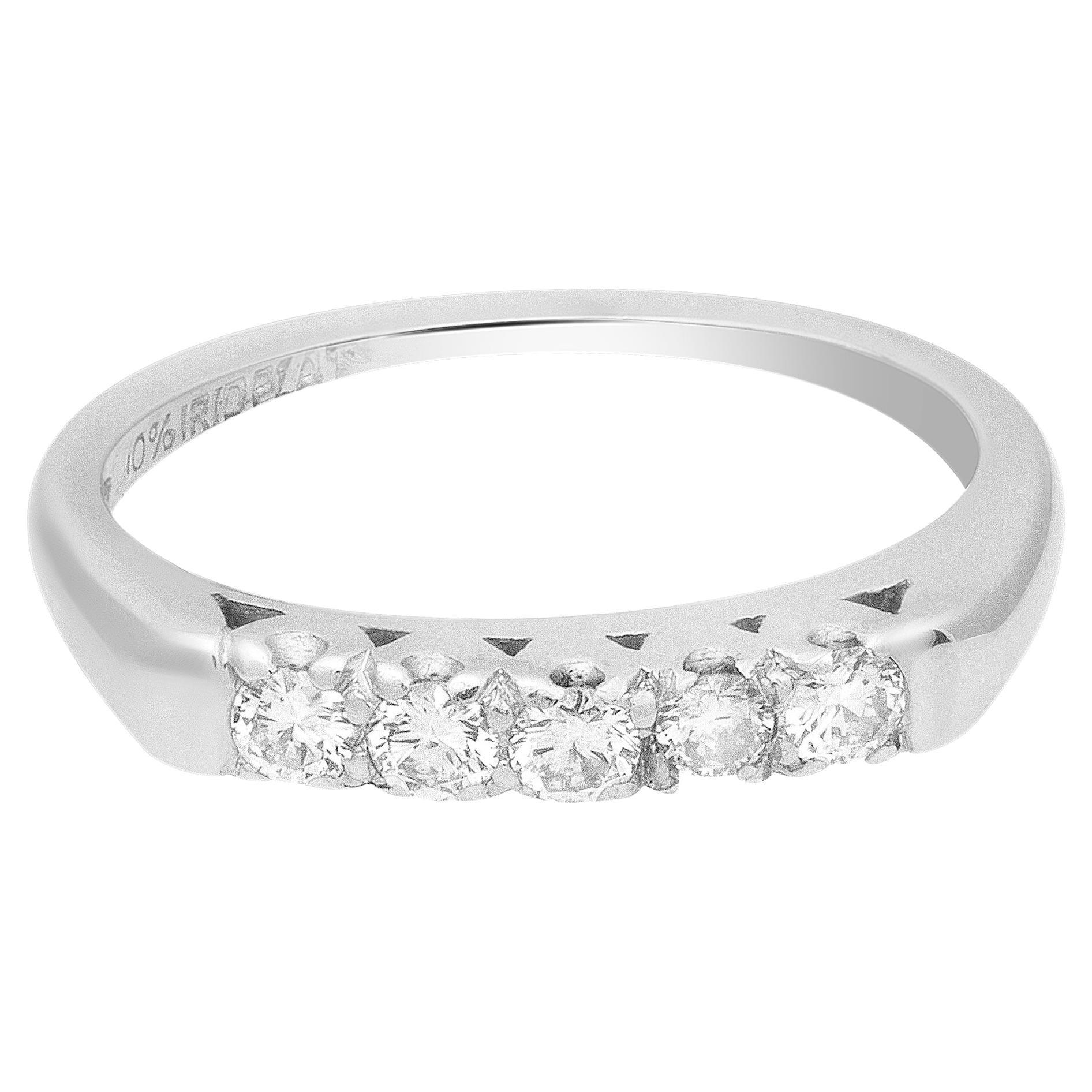 Diamond Ring in 18k White Gold For Sale