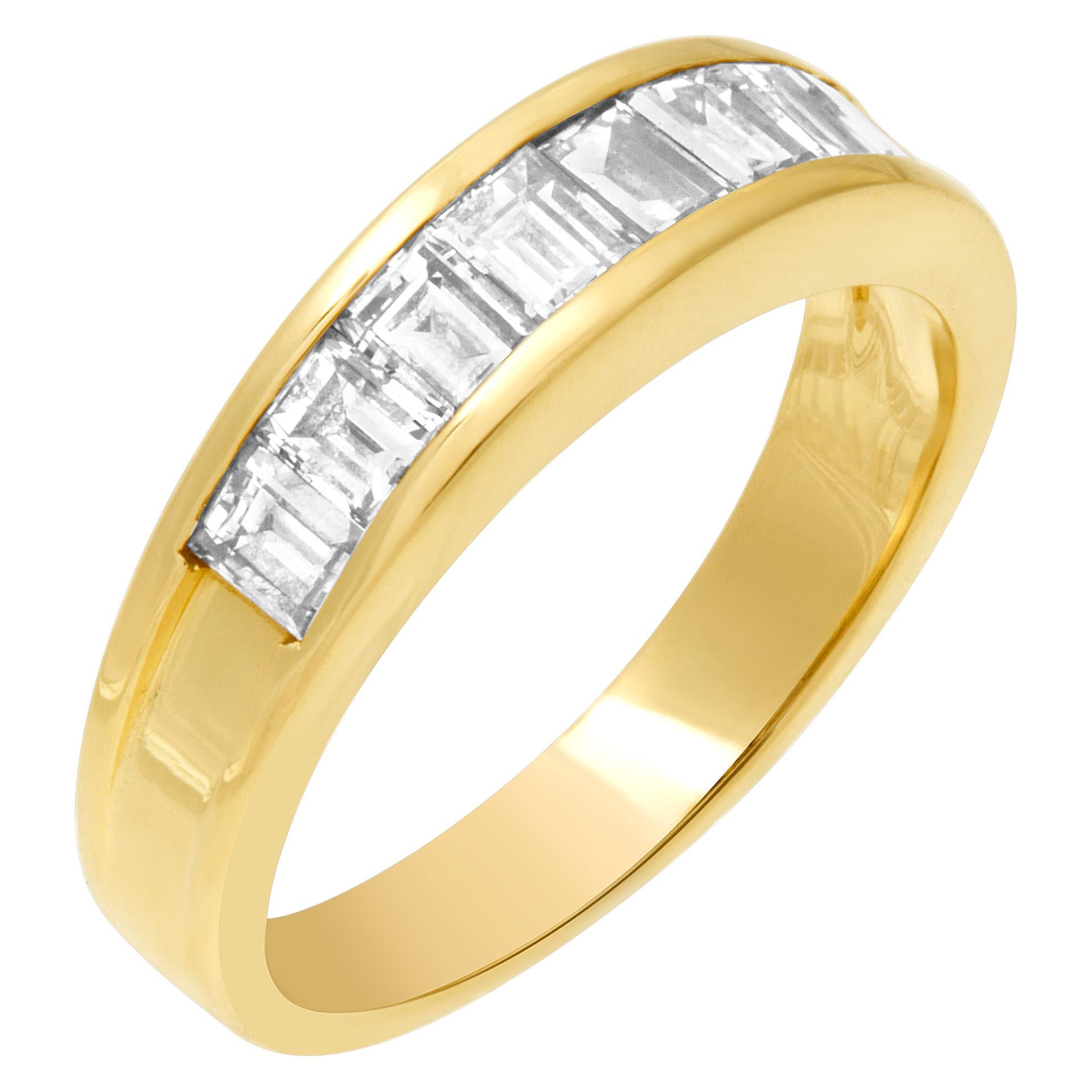 Diamond ring in 18k yellow gold with approx. 1.00 carats in baguette diamonds (G-H color, VS clarity). Size 5.25

This Diamond ring is currently size 5.25 and some items can be sized up or down, please ask! It weighs 2.5 pennyweights and is 18k.