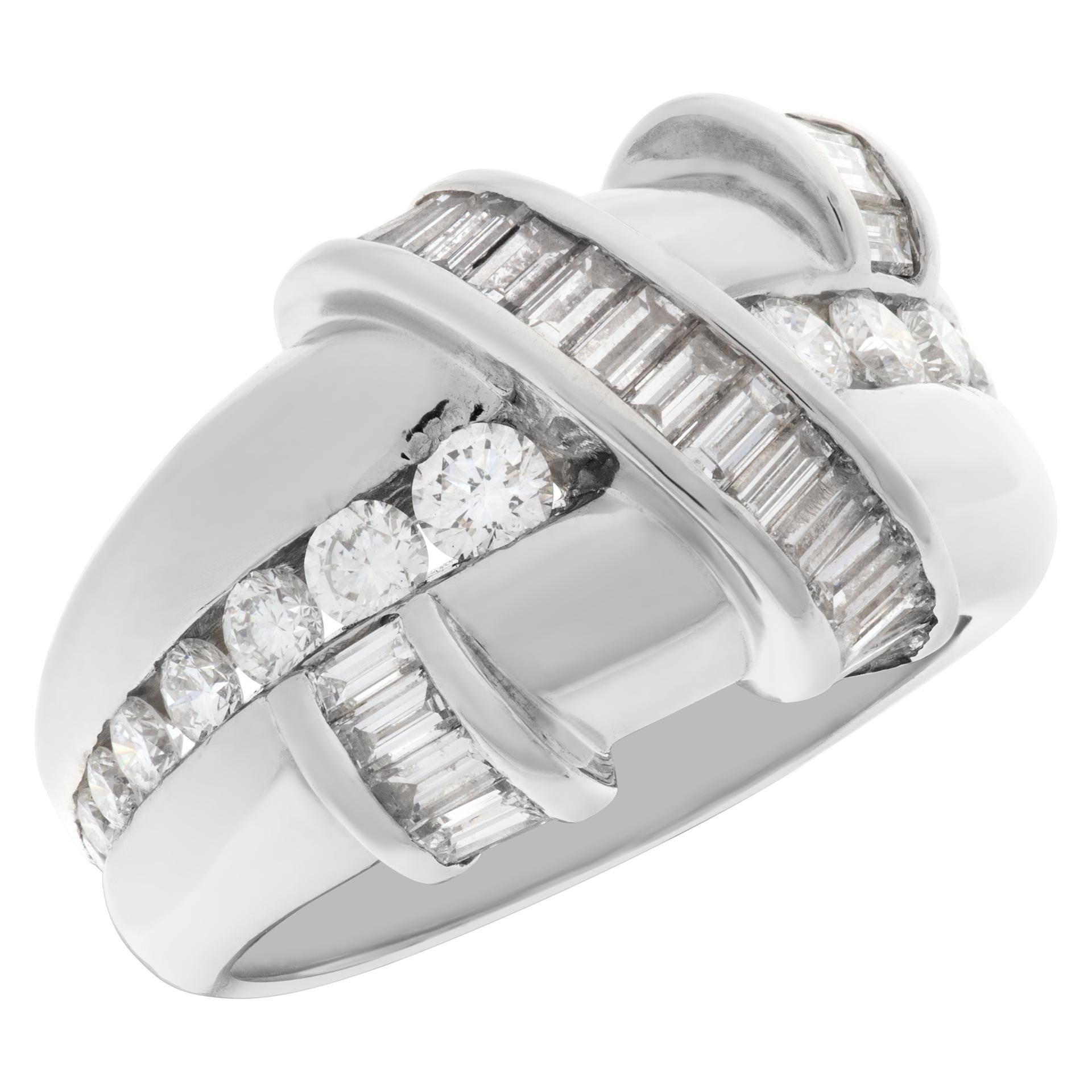 Anello con diamanti in platino, 1,00 carati di diamanti tondi e baguette, Charles Krypell In condizioni ottime in vendita a Surfside, FL