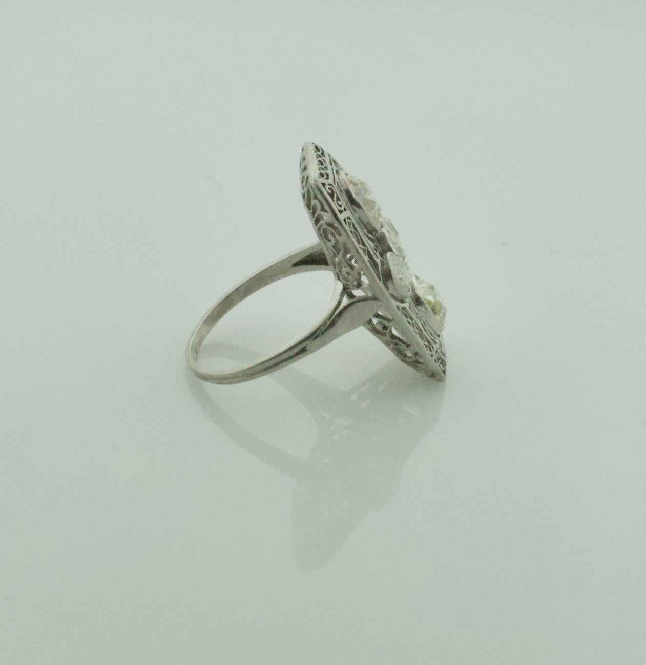 Art Deco Diamond Ring in Platinum, circa 1920s For Sale