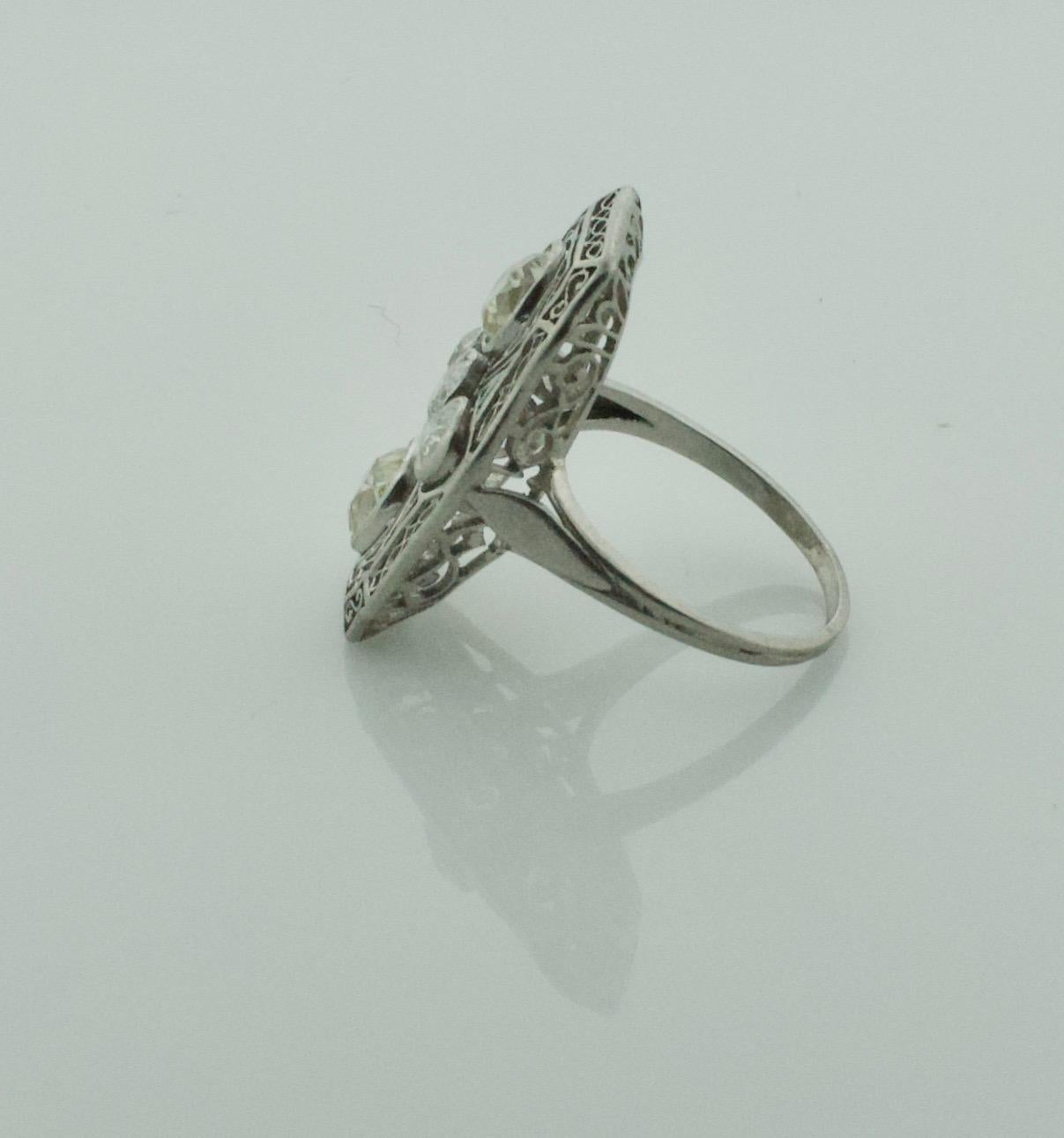 Diamond Ring in Platinum, circa 1920s In Good Condition For Sale In Wailea, HI