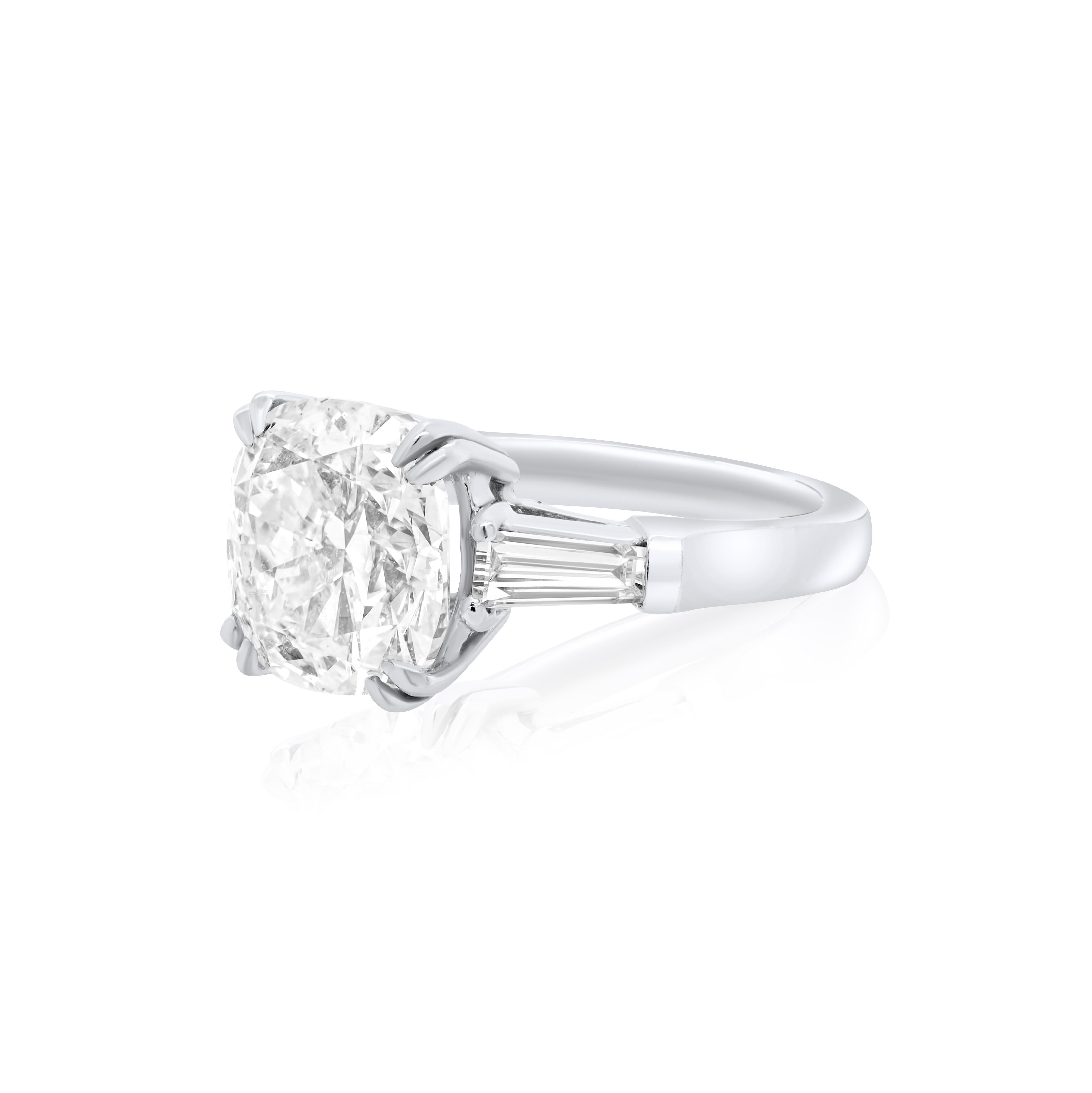 Diamond Ring in Platinum Setting with Two Tapered Baguettes on Each Side In New Condition For Sale In New York, NY
