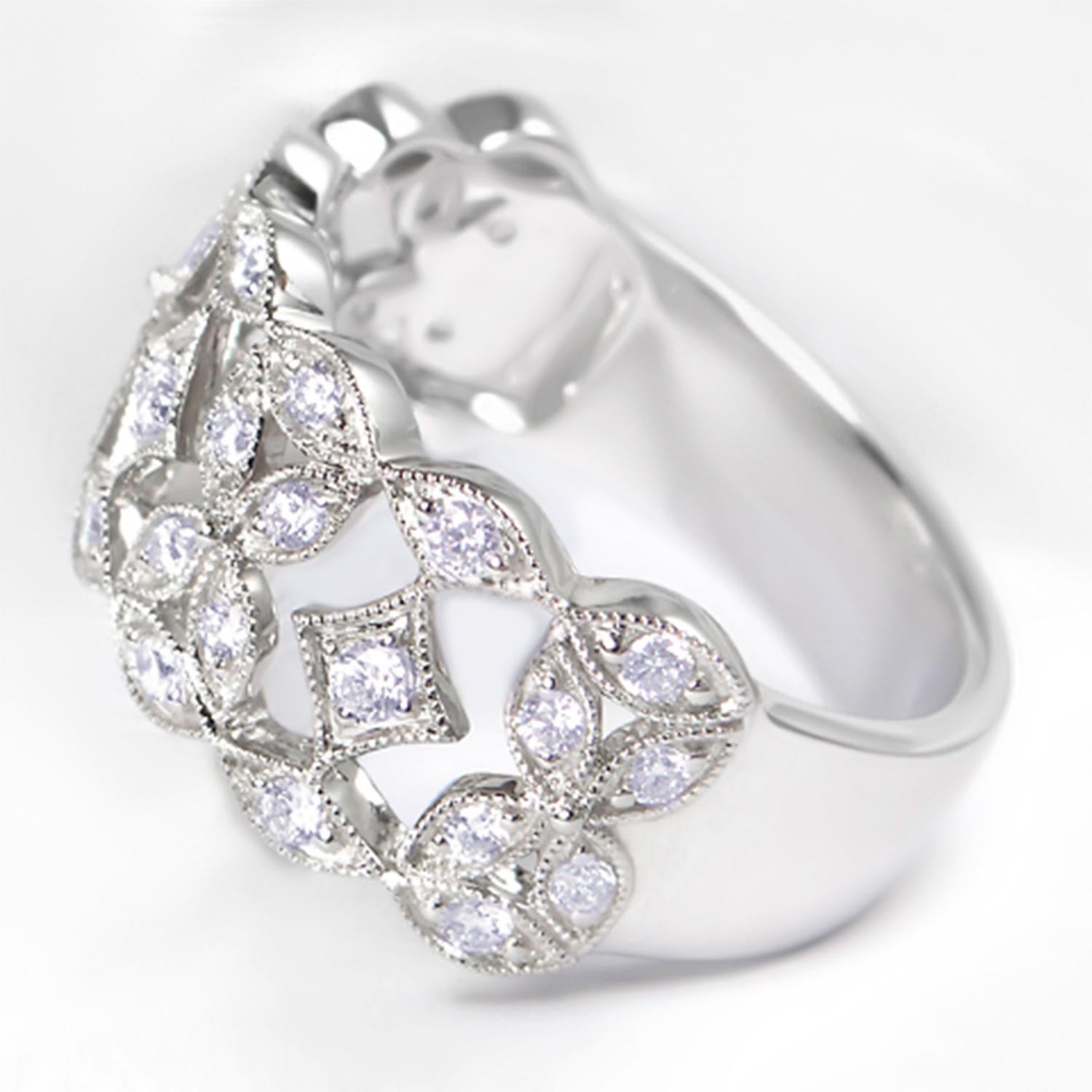 Taille ronde Bague en or blanc 18 carats sertie de diamants de 0,45 carat en vente