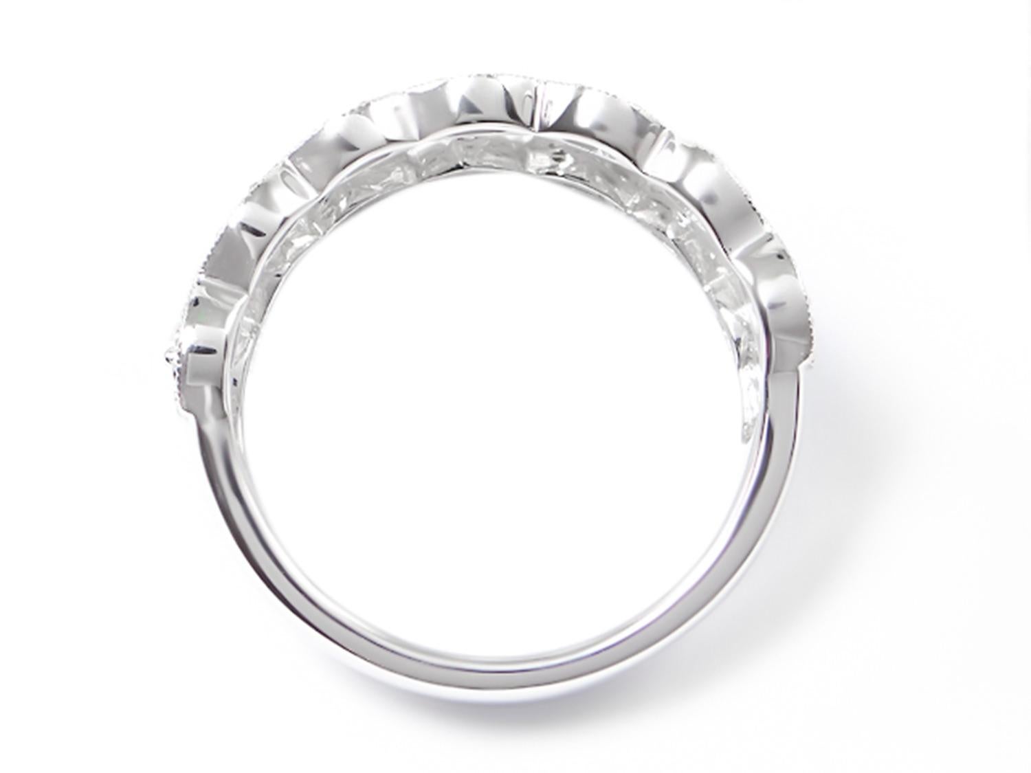 Anello di diamanti con incastonatura a grani 0,45 carati in oro bianco 18 carati In condizioni ottime in vendita a Aliso Viejo, CA