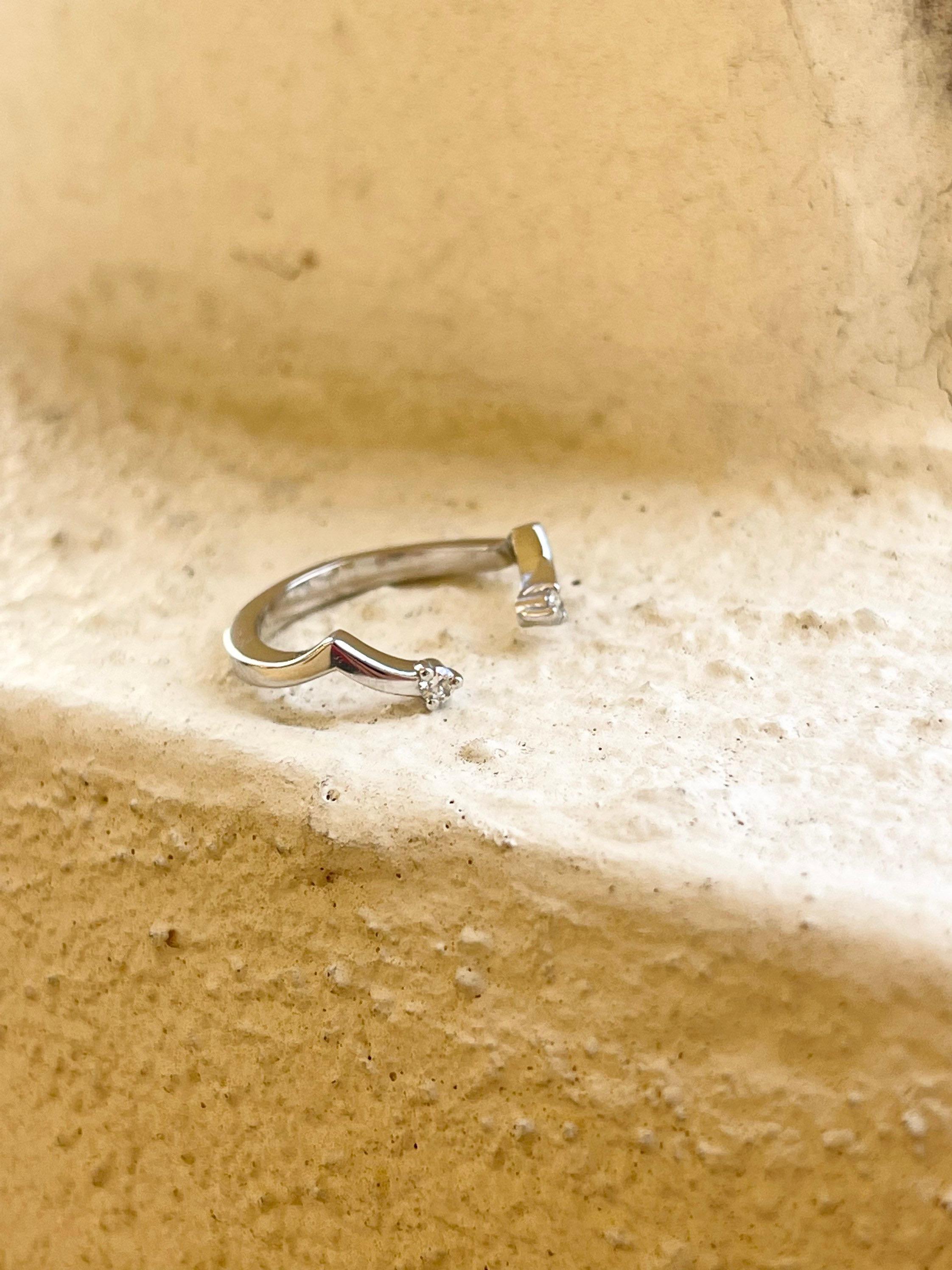 Brilliant Cut Diamond ring NEGATIVE SPACE open diamond ring wedding band promise thumb ring For Sale
