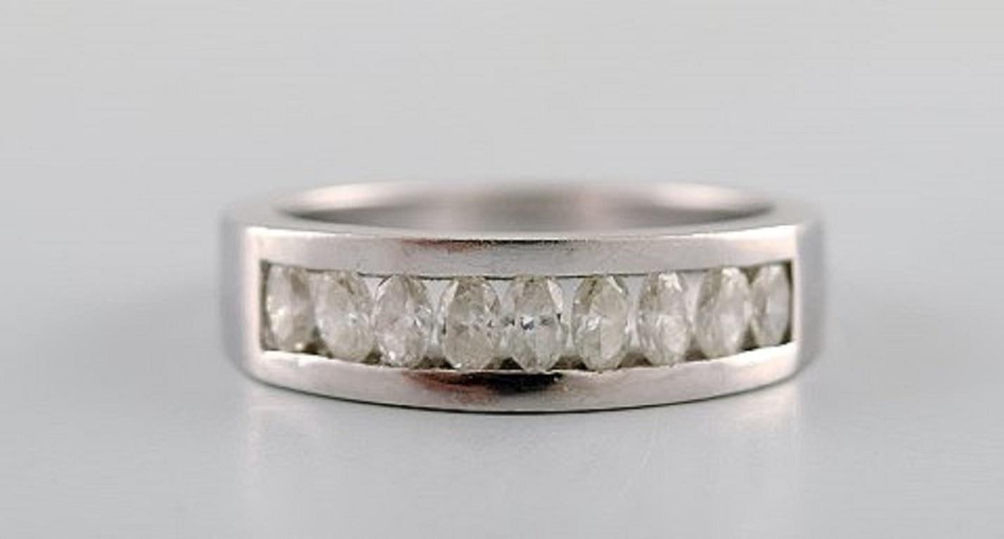 Diamond Ring of 14 Carat White Gold with 9 Oval Diamonds In Good Condition For Sale In bronshoj, DK