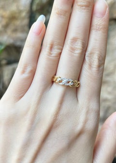 Diamond Ring set in 14K Gold Settings