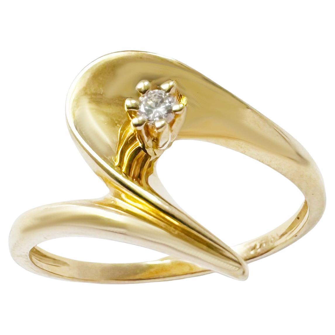 Diamond Ring set in 14K Gold Settings