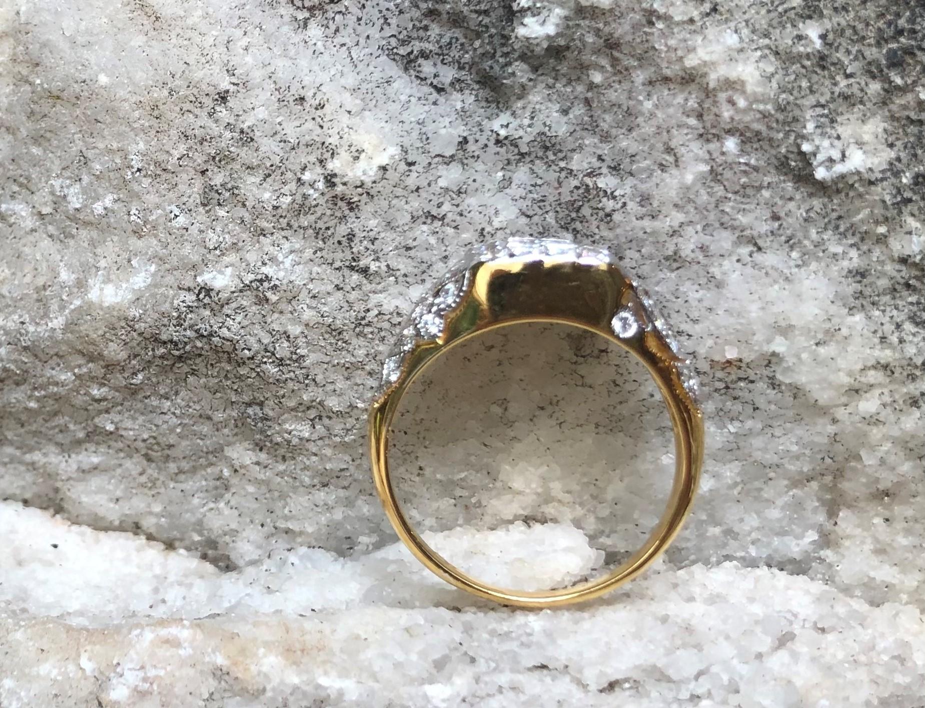 Diamond Ring Set in 18 Karat Gold Settings For Sale 3