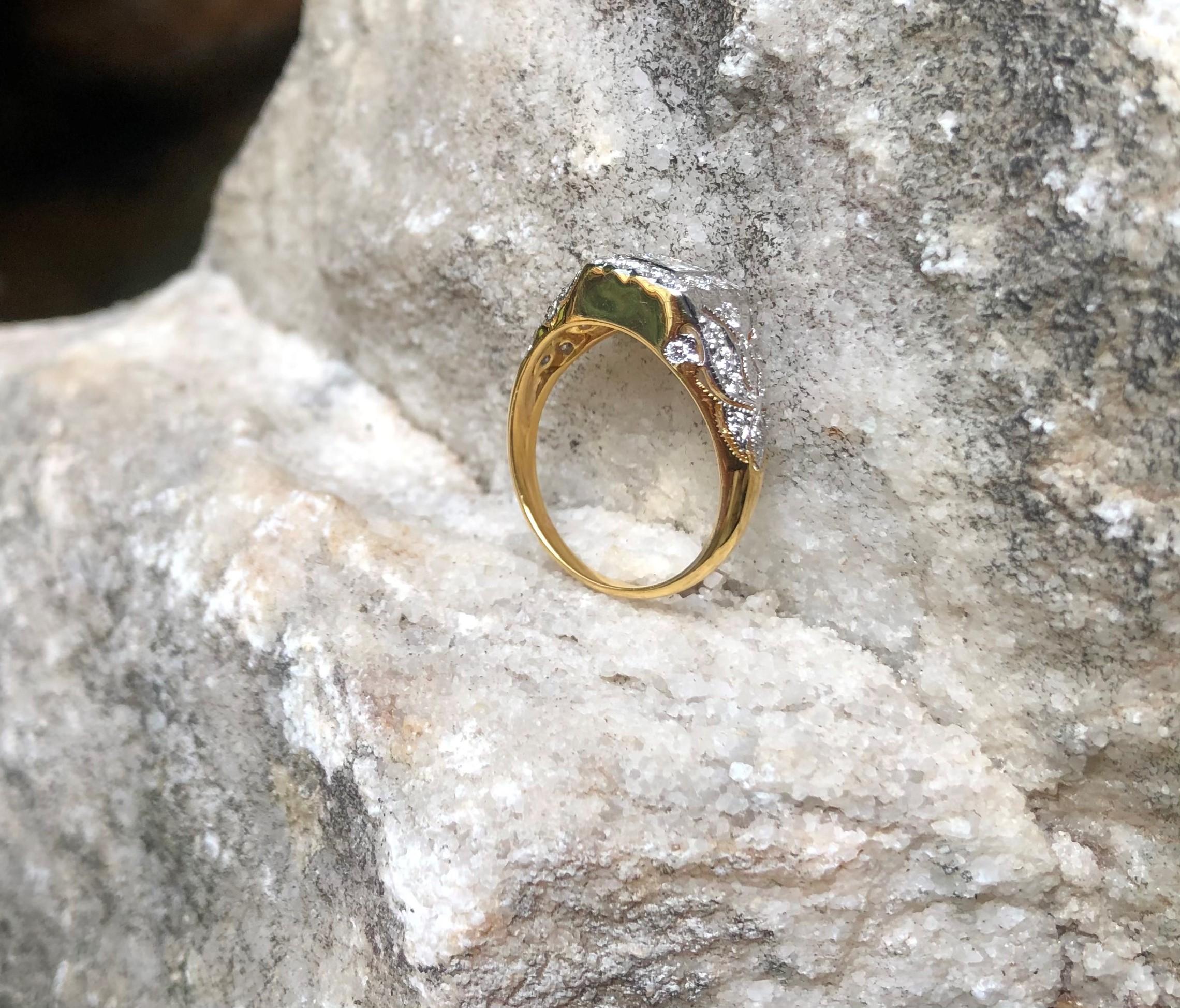 Diamond Ring Set in 18 Karat Gold Settings For Sale 5