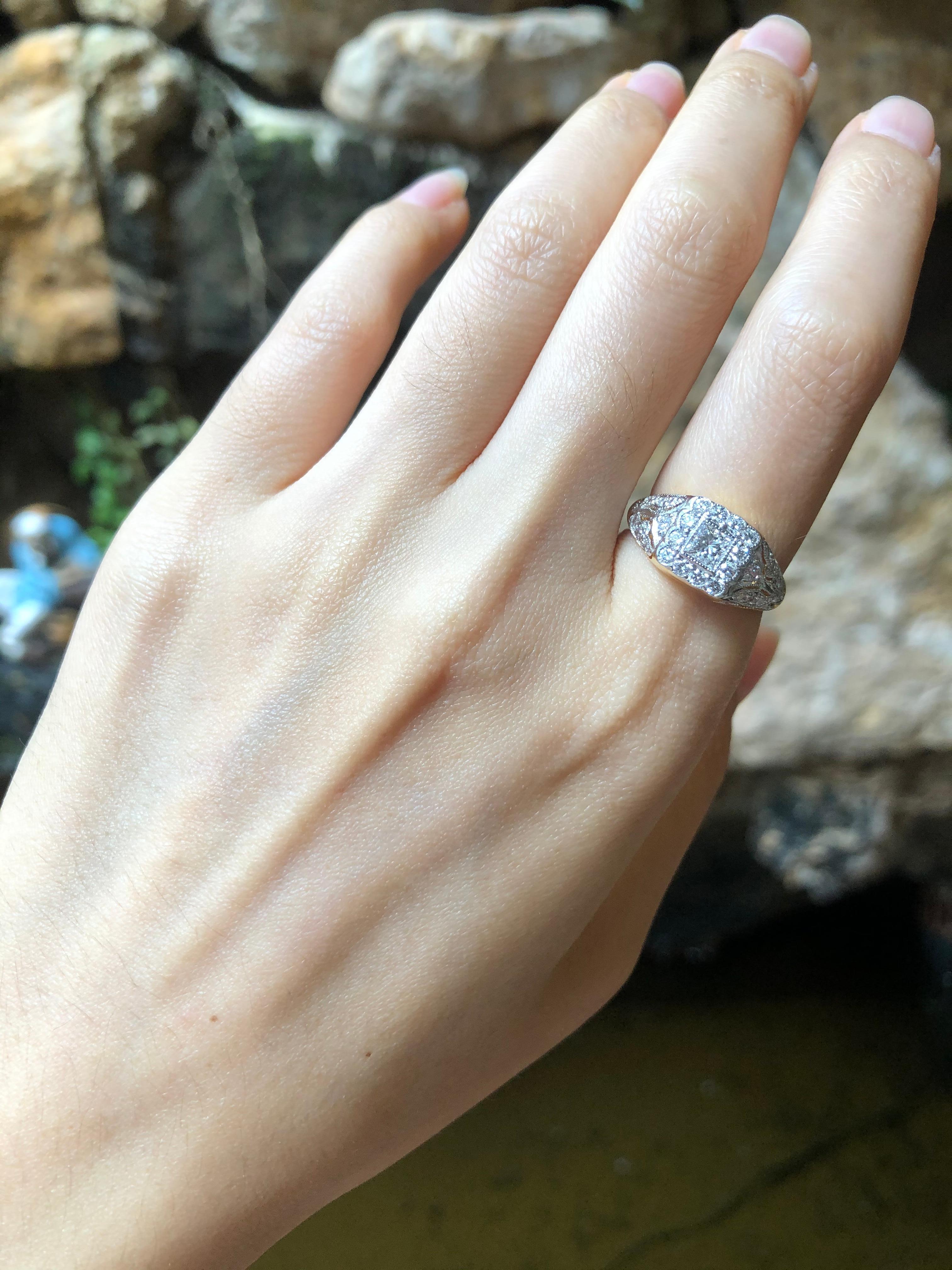 Bague en diamant de 0,86 carat sertie d'or 18 carats

Largeur :  0.9 cm 
Longueur : 0,9 cm
Taille de l'anneau : 53
Poids total : 3,78 grammes

