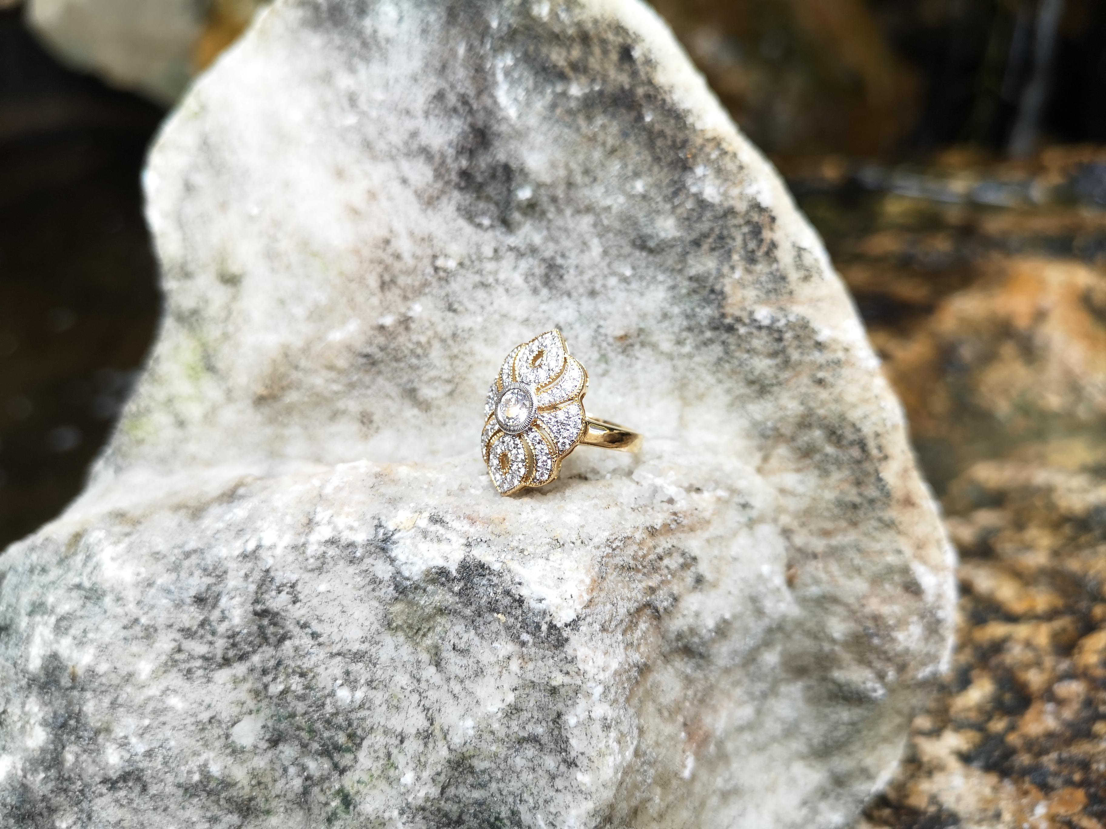Diamantring aus 18 Karat Gold in Fassungen gefasst im Zustand „Neu“ im Angebot in Bangkok, TH