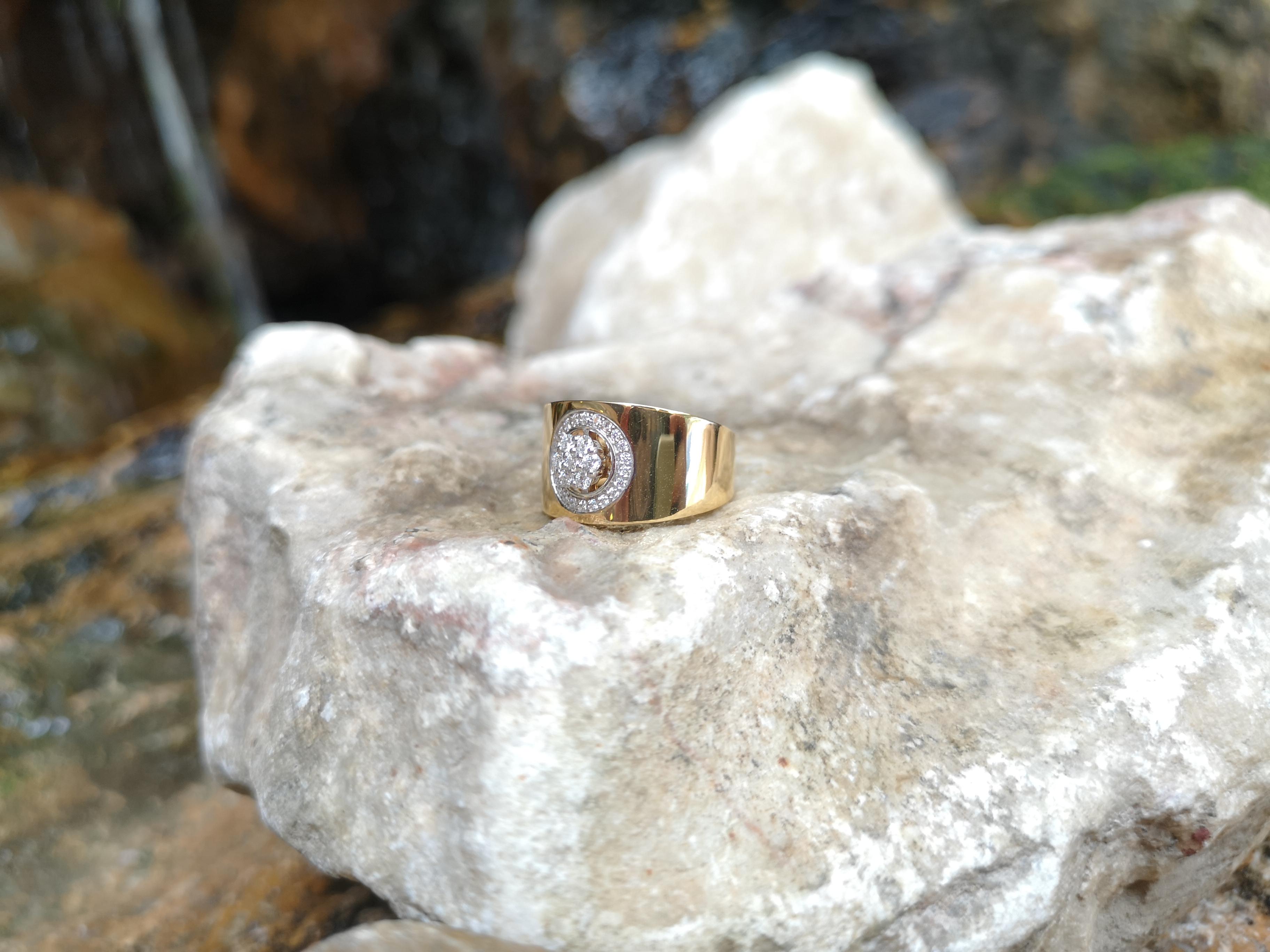 Anello con diamanti incastonati in oro 18 carati In condizioni Nuovo in vendita a Bangkok, TH