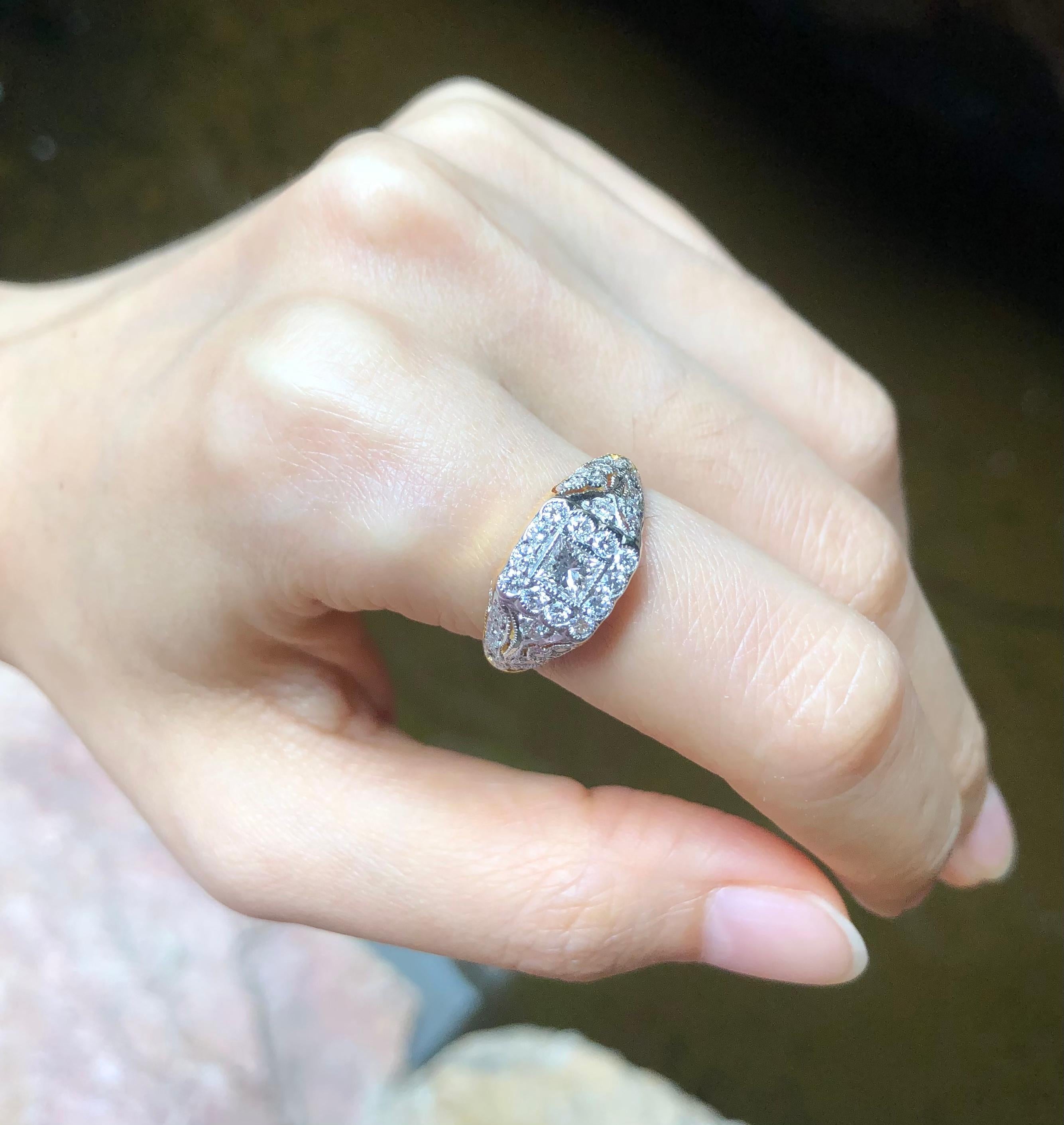 Mixed Cut Diamond Ring Set in 18 Karat Gold Settings For Sale