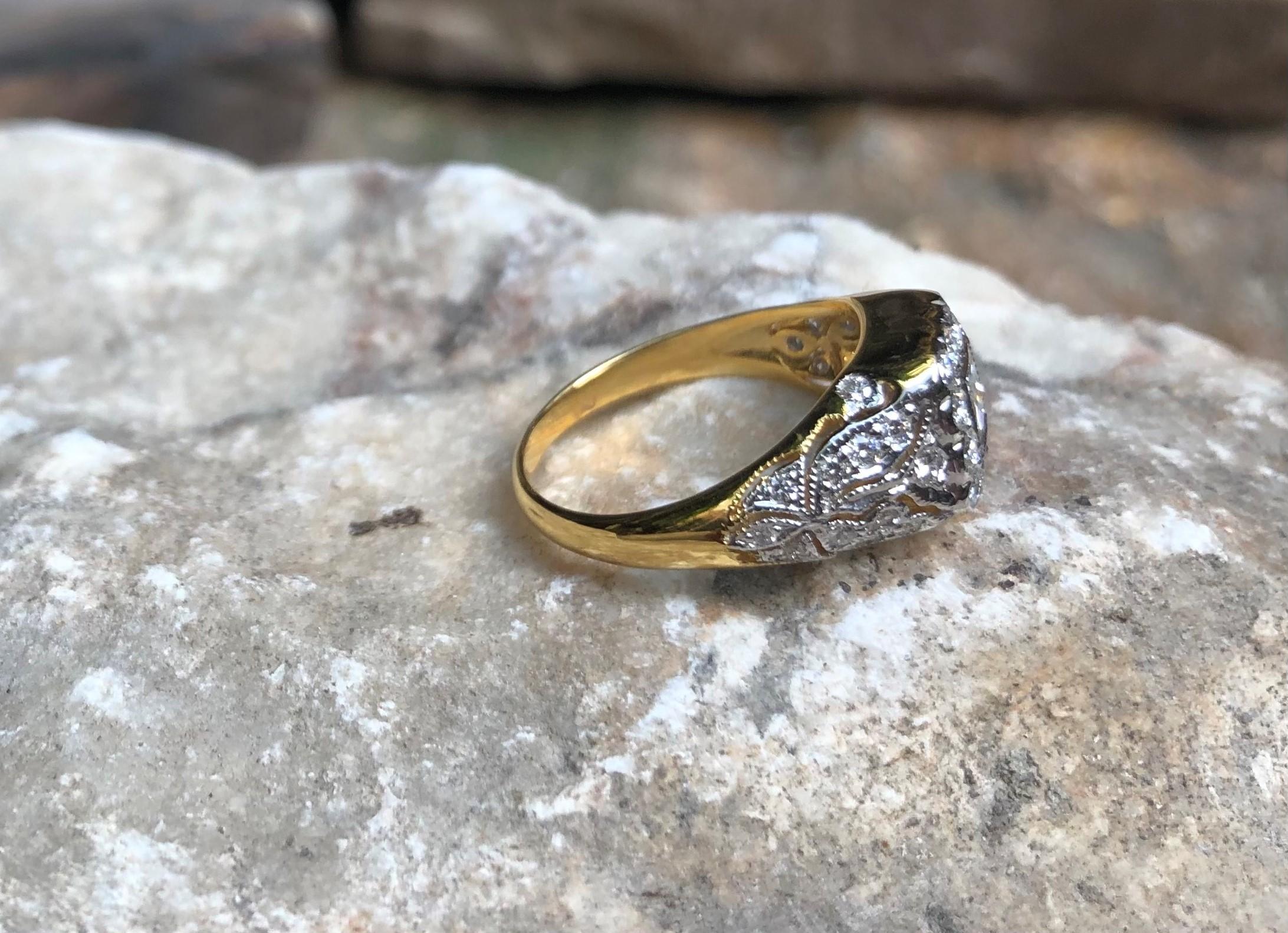 Women's or Men's Diamond Ring Set in 18 Karat Gold Settings For Sale