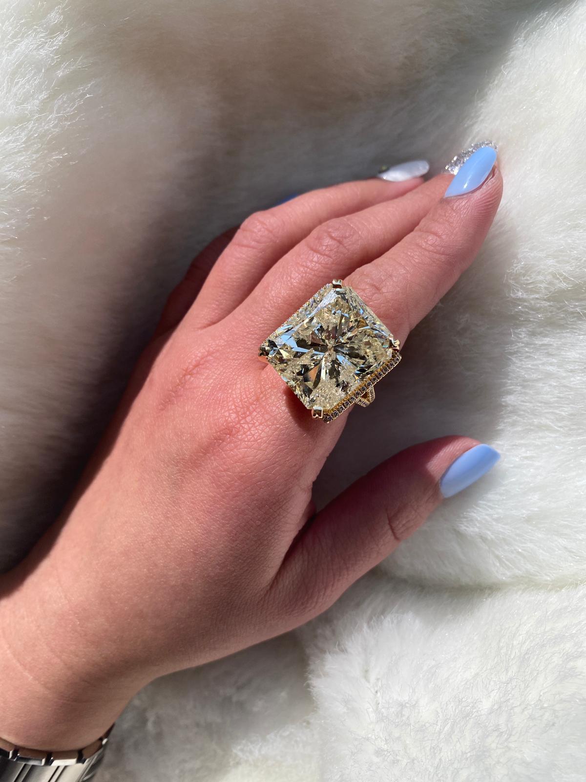 Diamantring aus 18 Karat Gold mit Diamantenbesatz 8