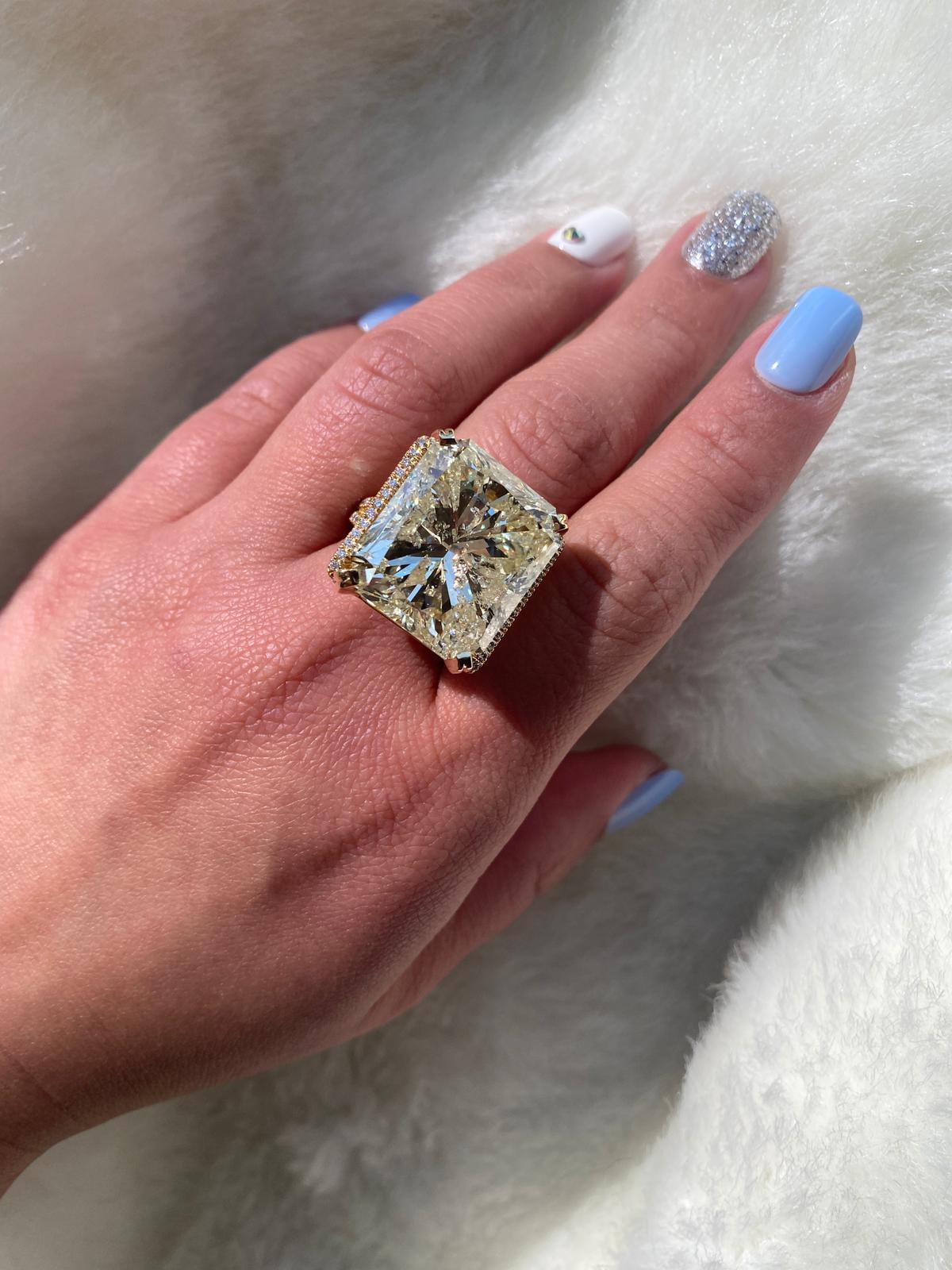Diamantring aus 18 Karat Gold mit Diamantenbesatz 12