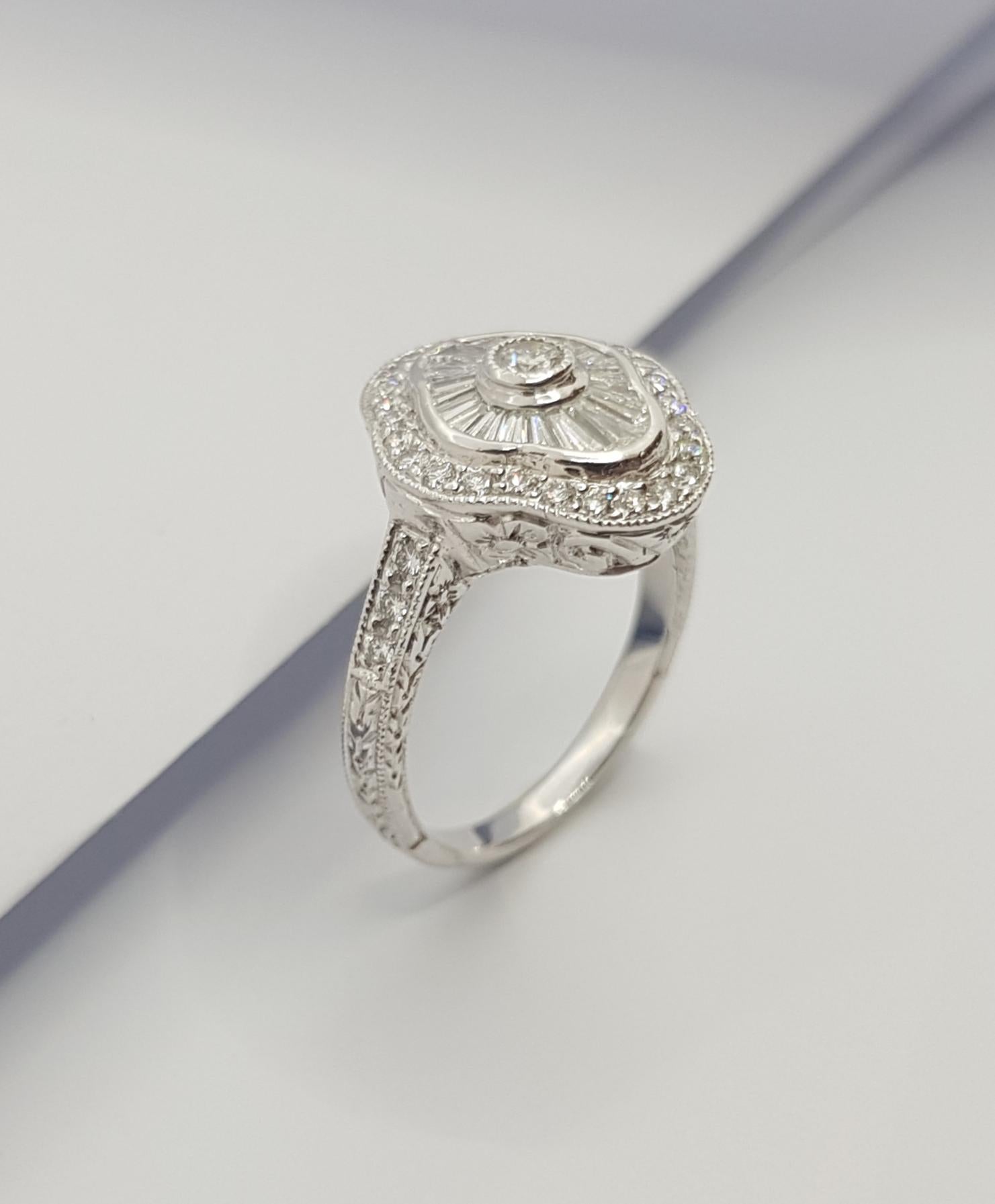 Diamond Ring Set in 18 Karat White Gold In New Condition For Sale In Bangkok, TH