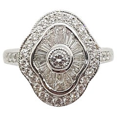 Anillo de diamantes engastado en oro blanco de 18 quilates