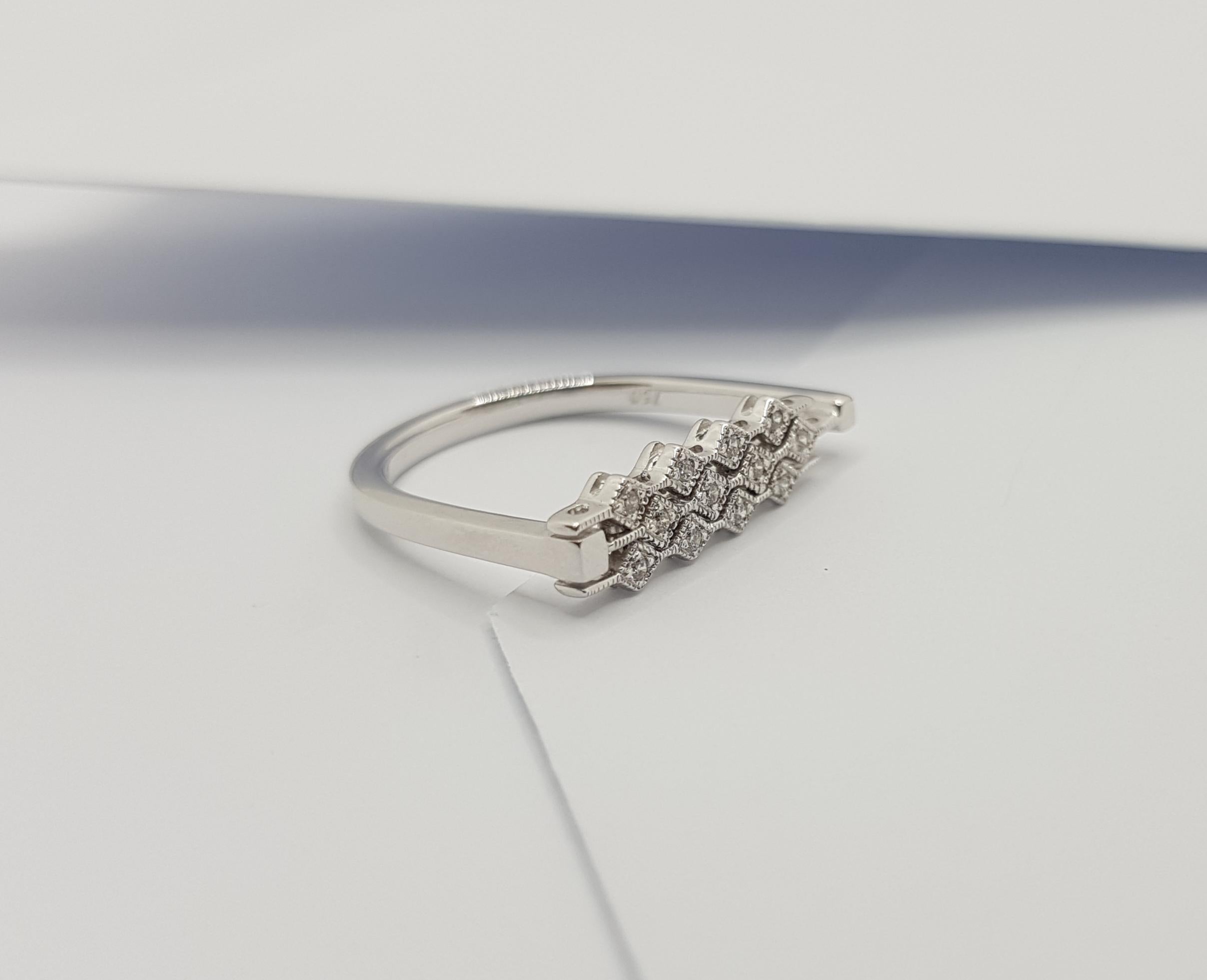 Diamond Ring Set in 18 Karat White Gold Settings by Kavant & Sharart For Sale 5