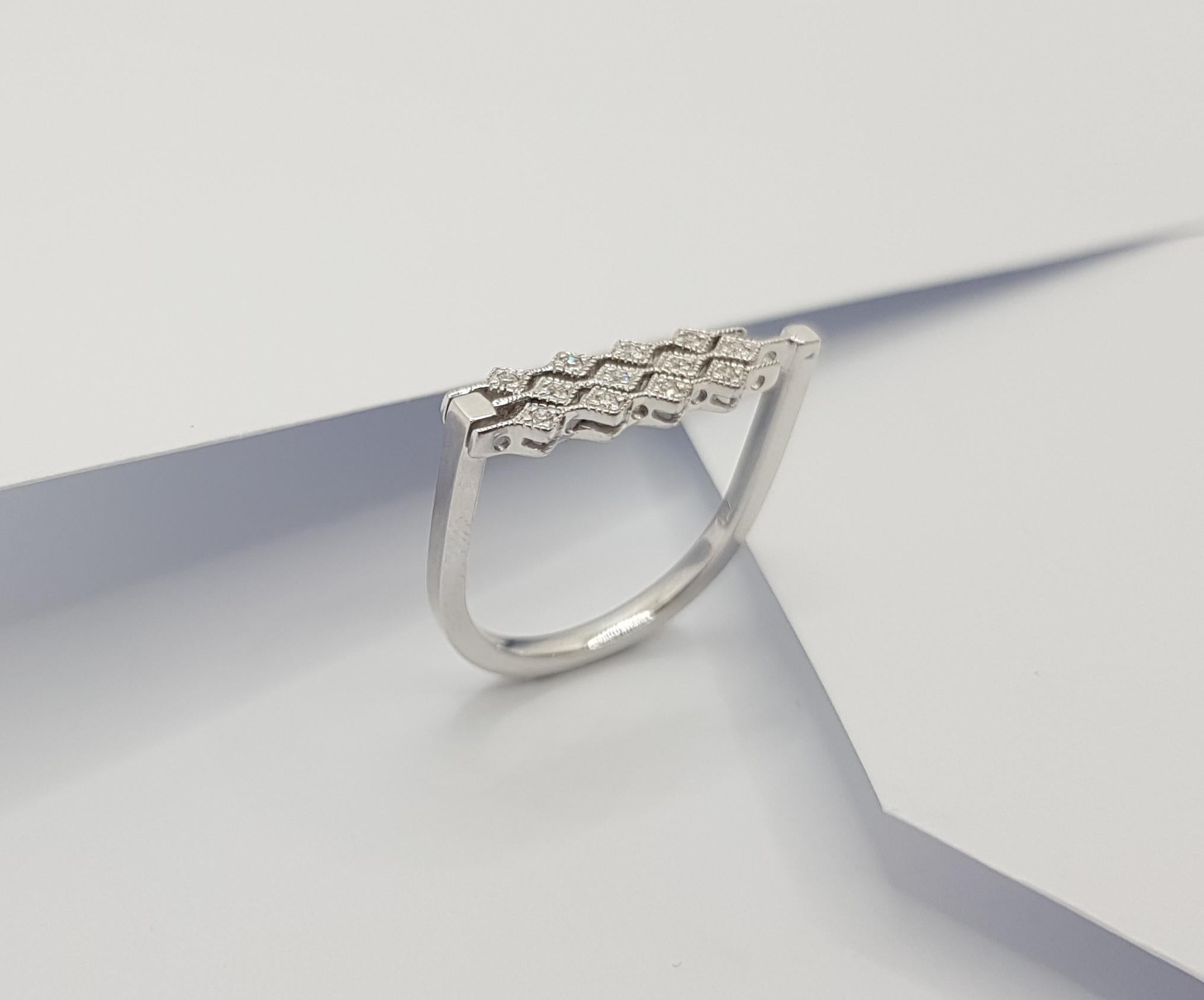 Diamond Ring Set in 18 Karat White Gold Settings by Kavant & Sharart For Sale 7