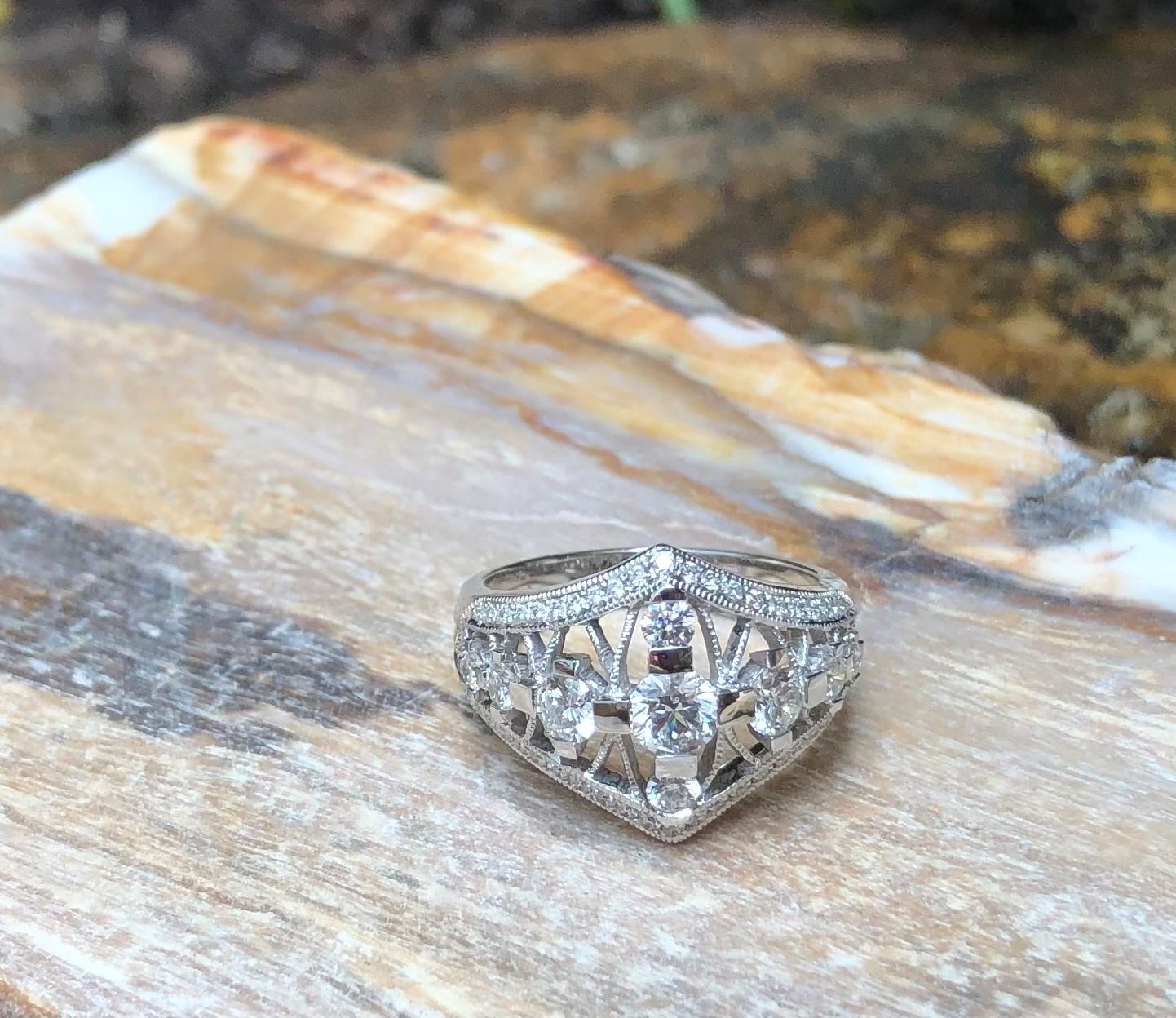 Bague en or blanc 18 carats sertie d'un diamant en vente 4