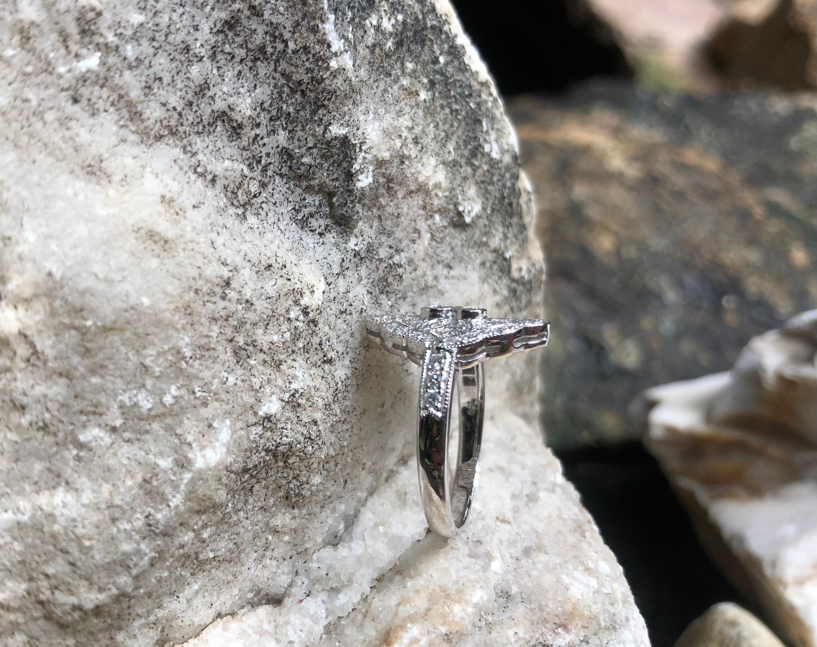 Bague en or blanc 18 carats sertie de diamants en vente 6