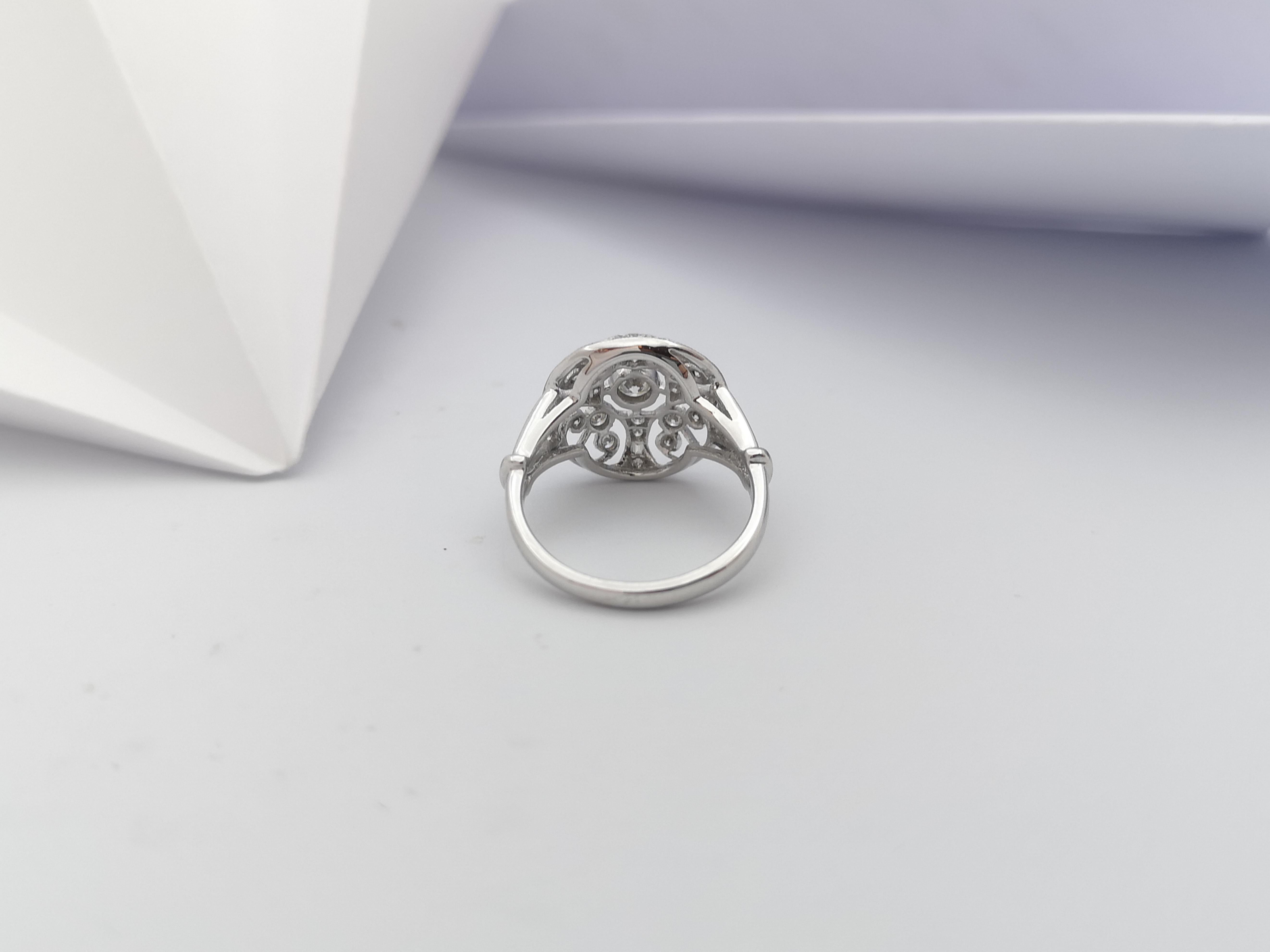 Diamond Ring Set in 18 Karat White Gold Settings For Sale 4