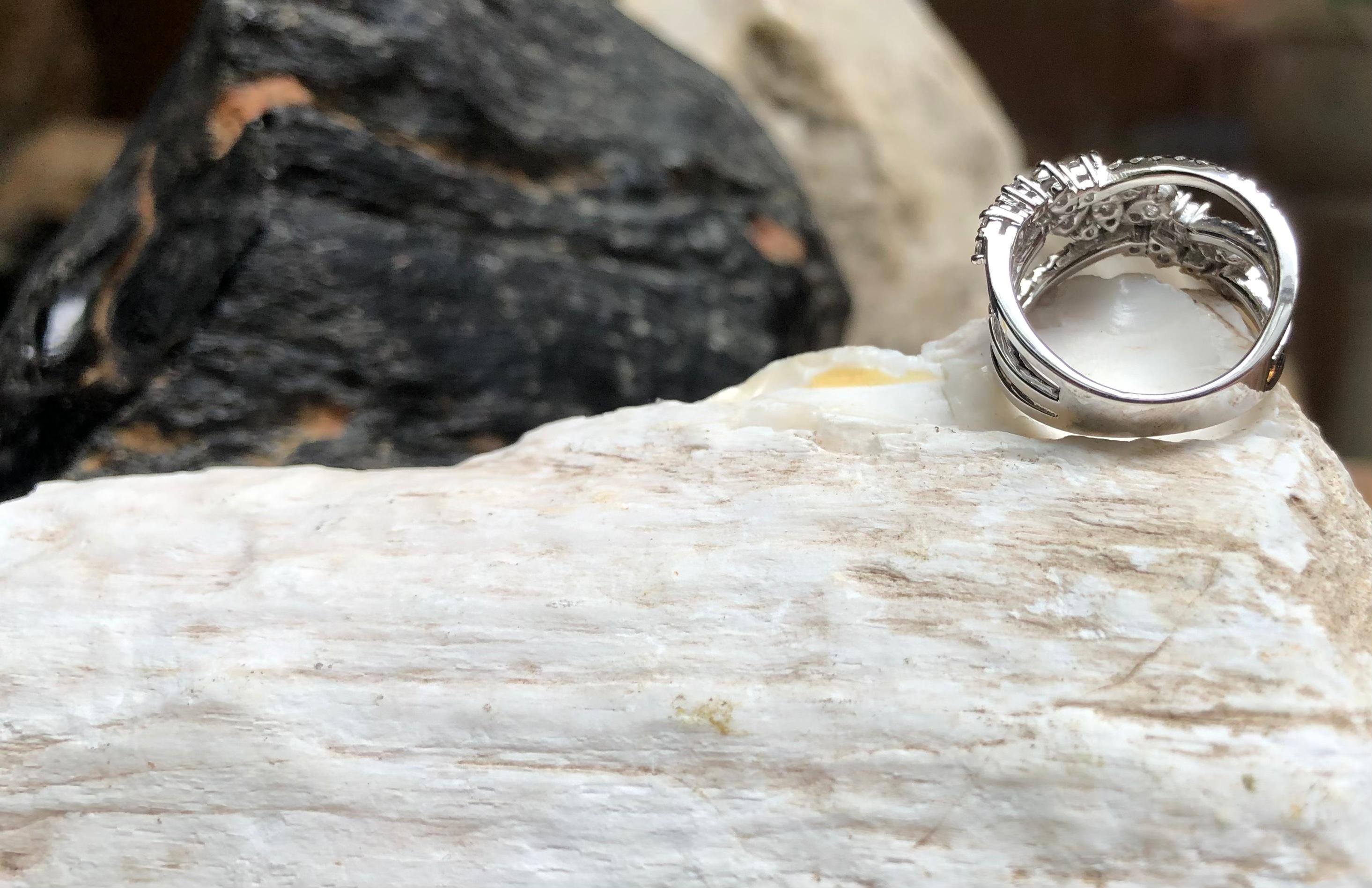 Diamond Ring Set in 18 Karat White Gold Settings For Sale 5