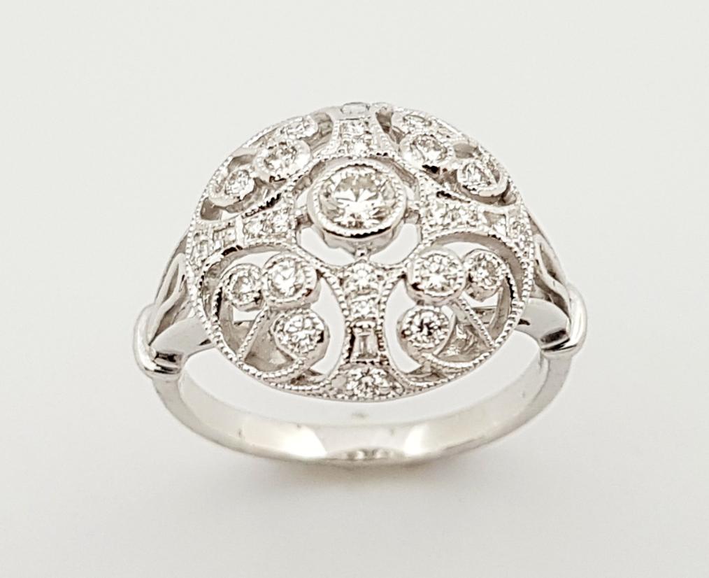 Diamond Ring Set in 18 Karat White Gold Settings For Sale 5
