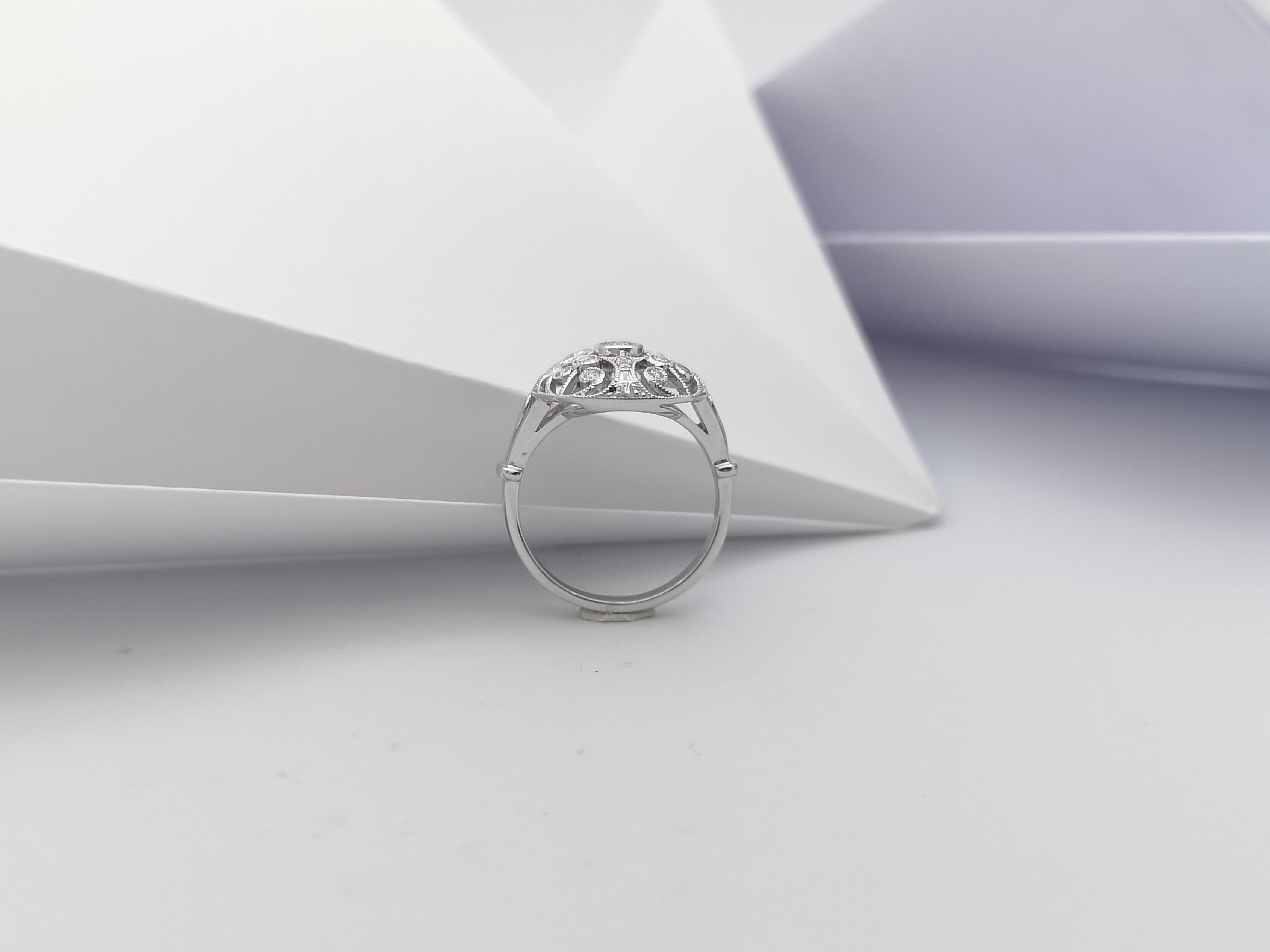 Diamond Ring Set in 18 Karat White Gold Settings For Sale 6