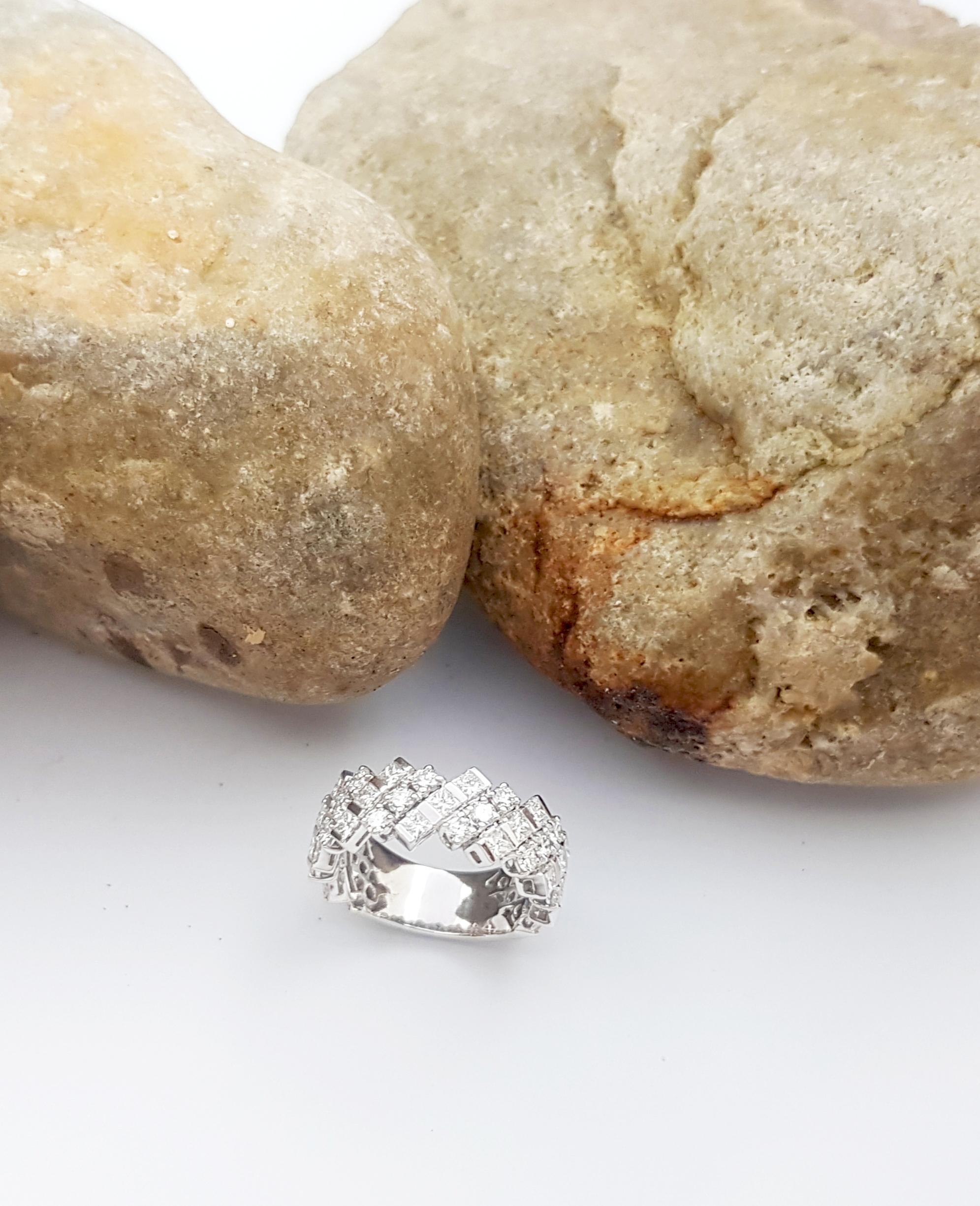 Diamond Ring set in 18 Karat White Gold Settings For Sale 7