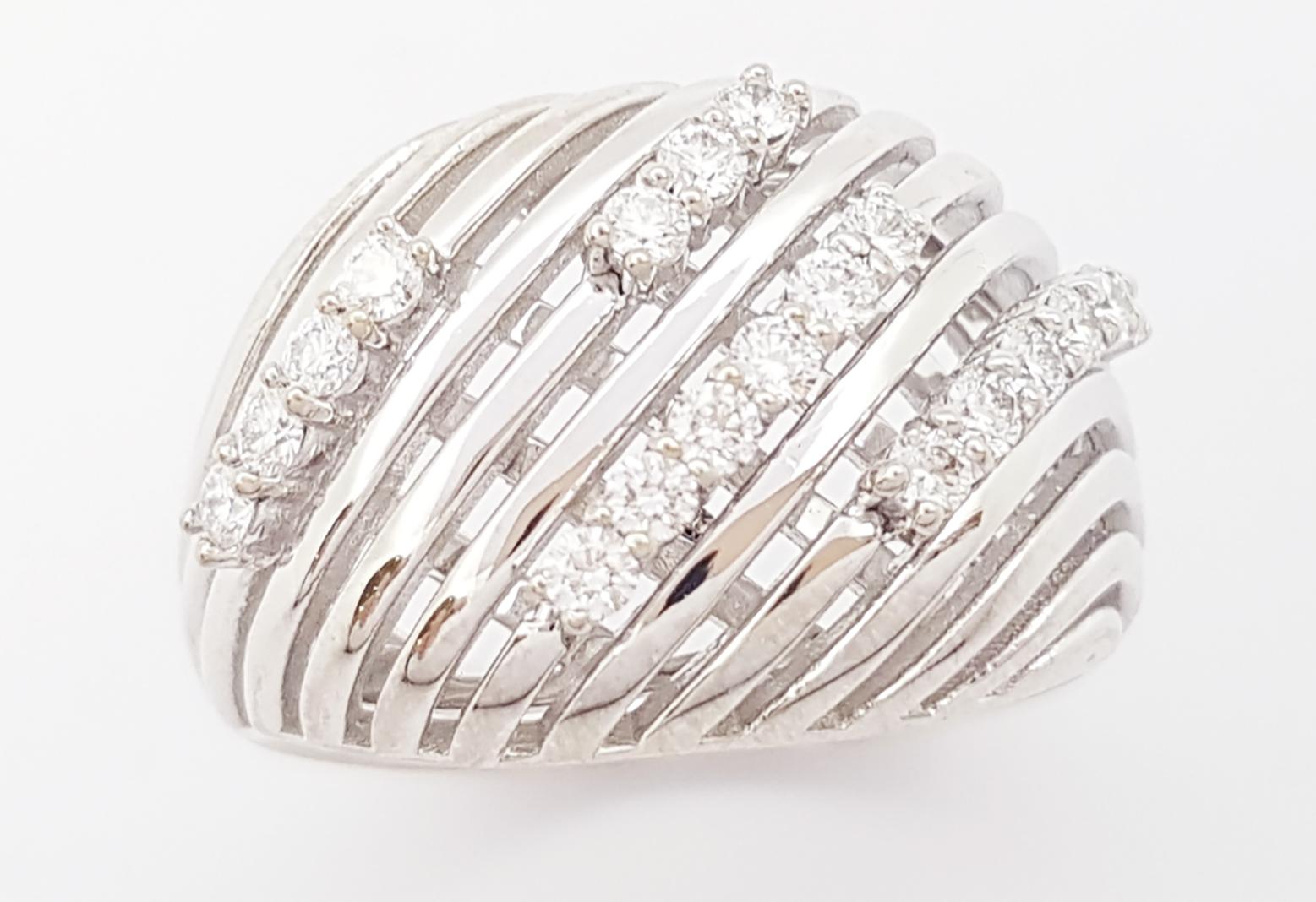 Diamantring aus 18 Karat Weißgold in Fassungen gefasst im Angebot 8