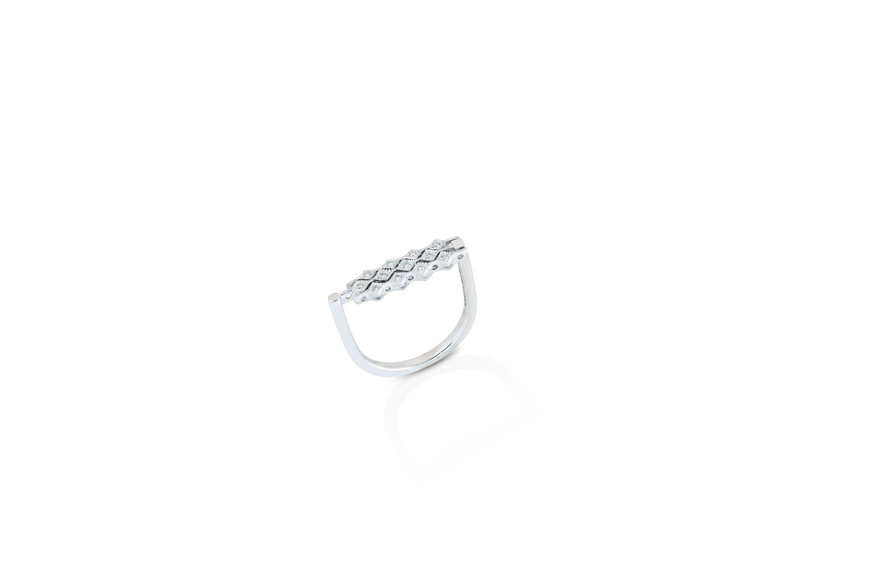 Bague en or blanc 18 carats sertie de diamants en vente 10