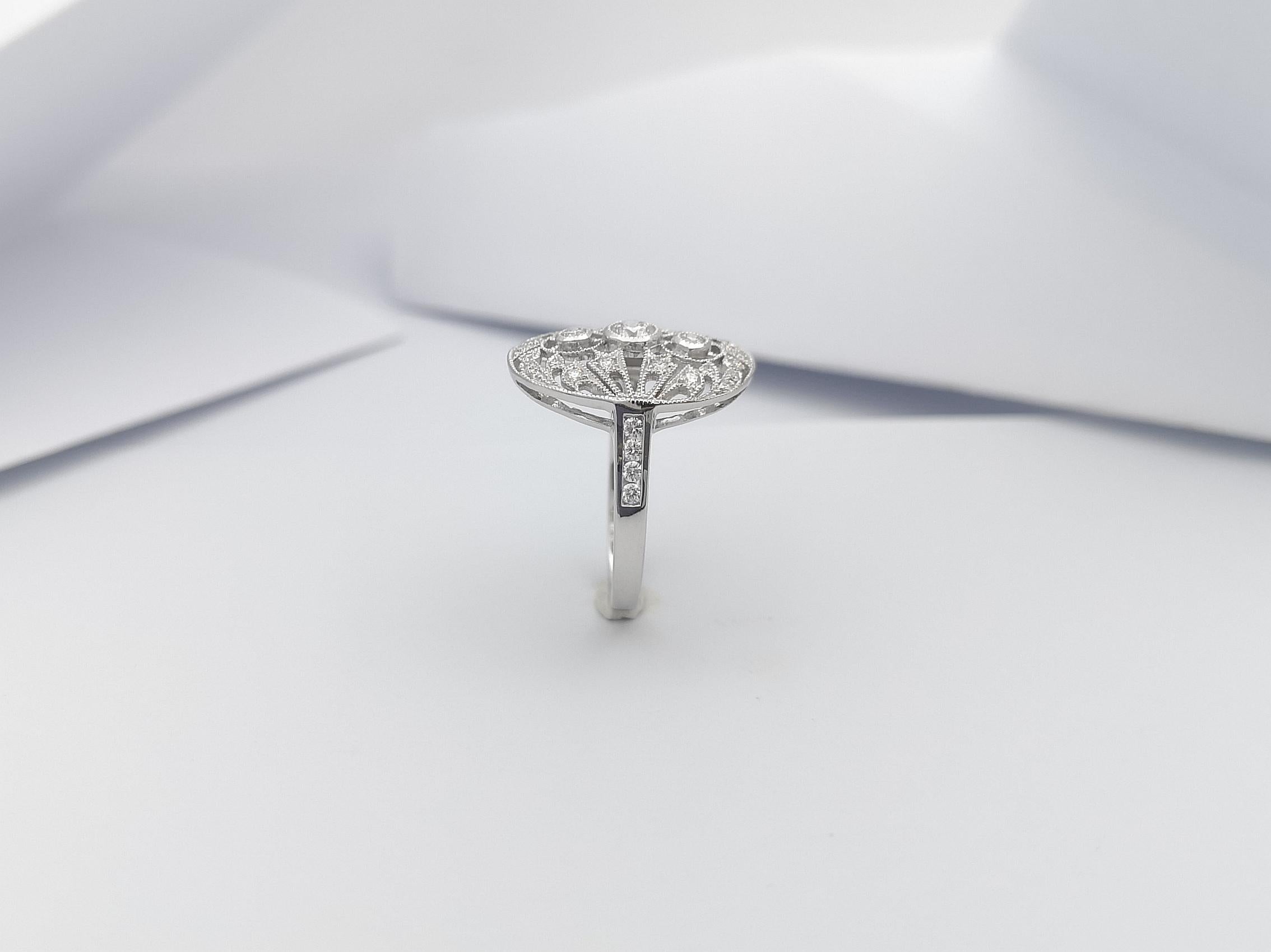 Diamond Ring Set in 18 Karat White Gold Settings For Sale 11