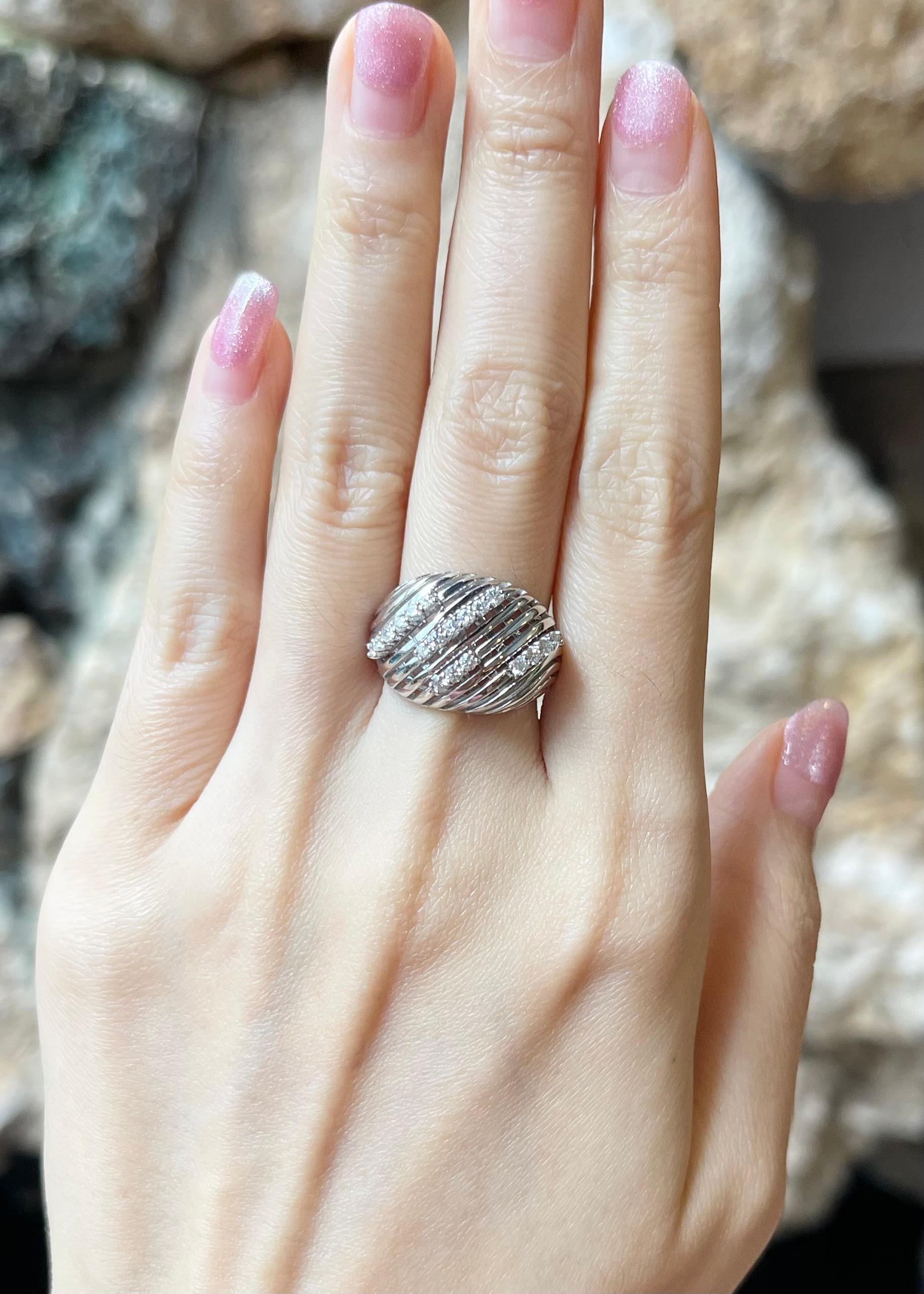 Diamantring mit 0,38 Karat in 18 Karat Weißgoldfassung

Breite:  2.0 cm 
Länge: 1.4 cm
Ringgröße: 55
Gesamtgewicht: 6,89 Gramm

