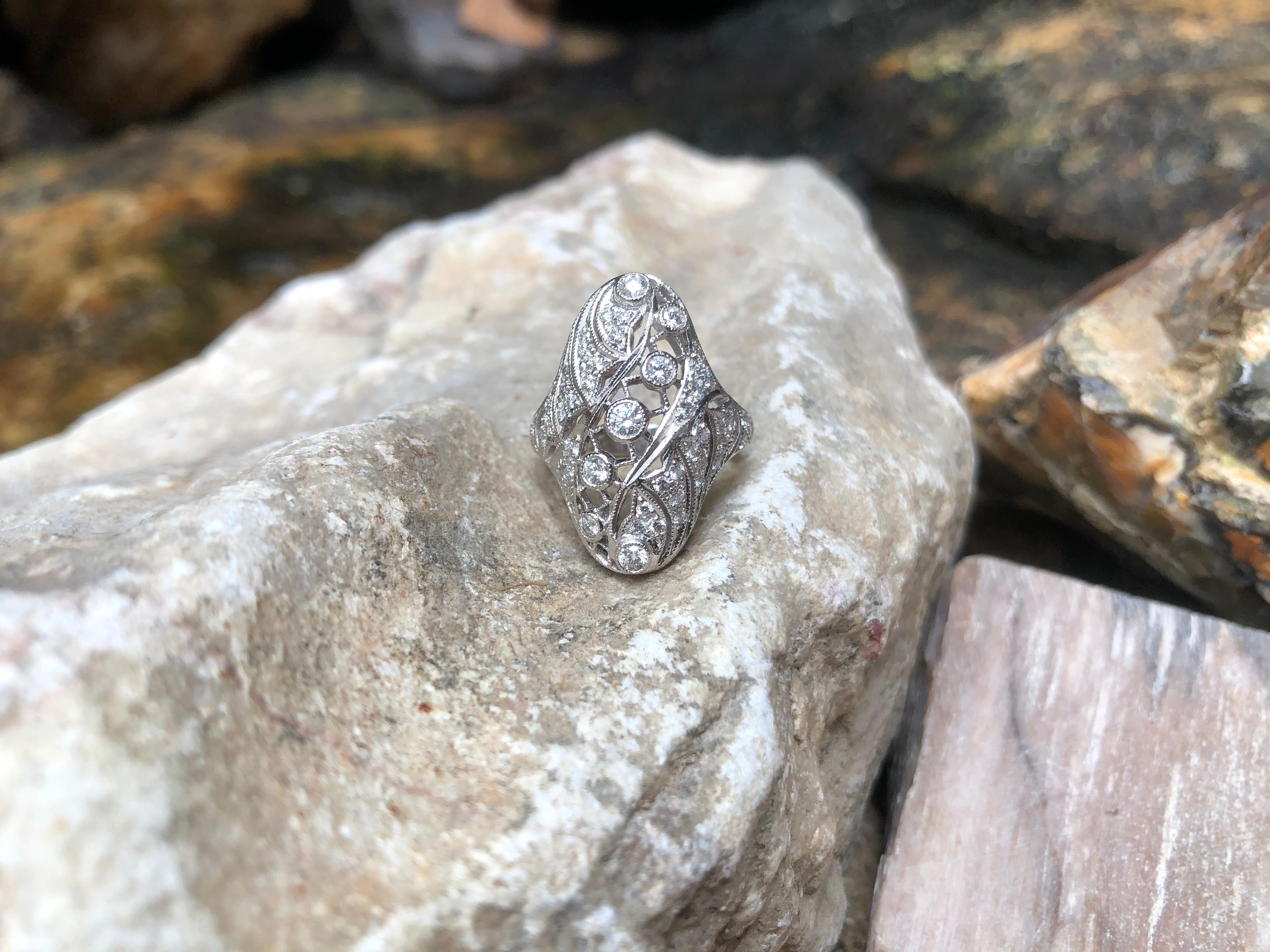Bague en or blanc 18 carats sertie de diamants Pour femmes en vente