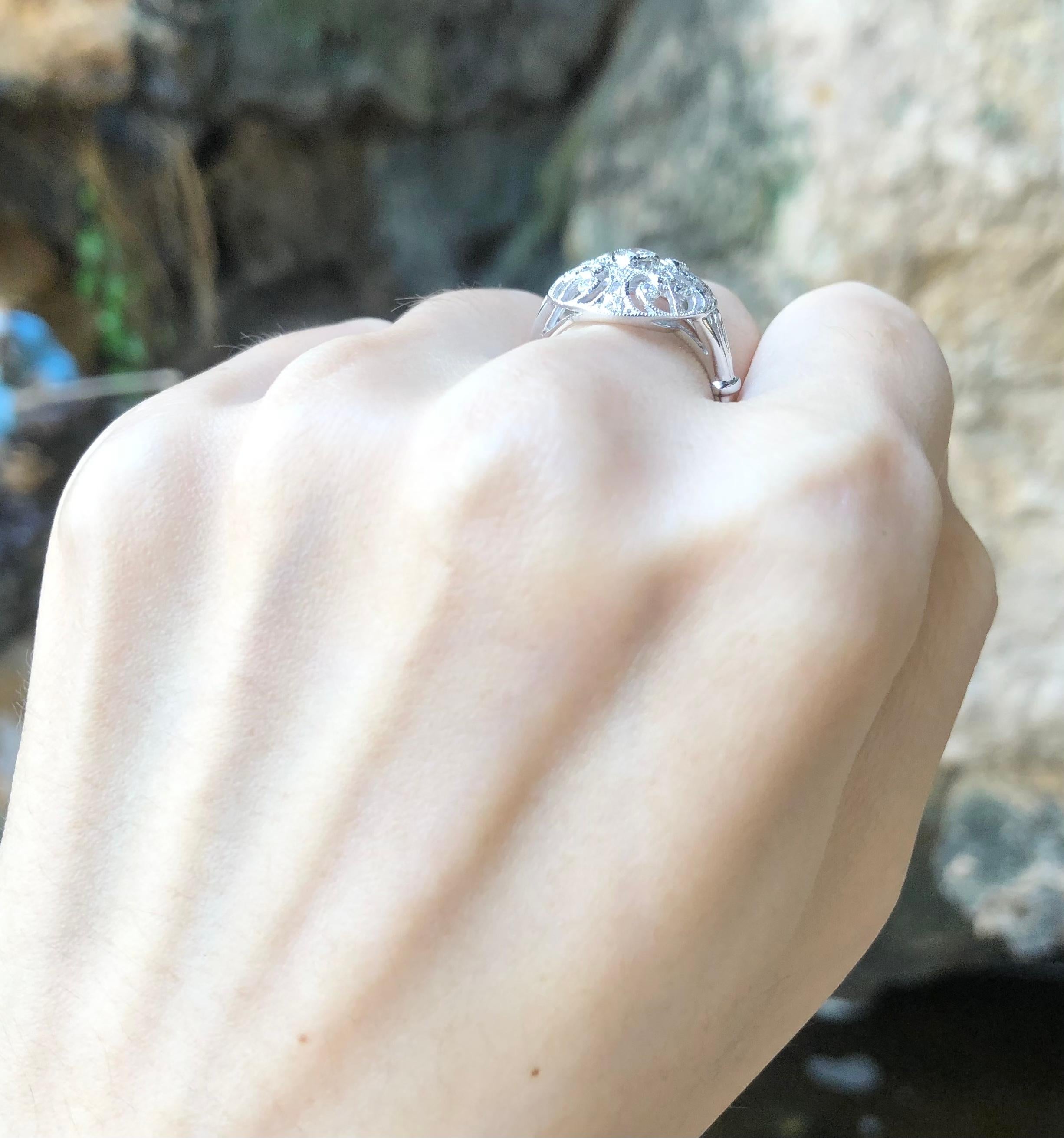 Women's Diamond Ring Set in 18 Karat White Gold Settings For Sale