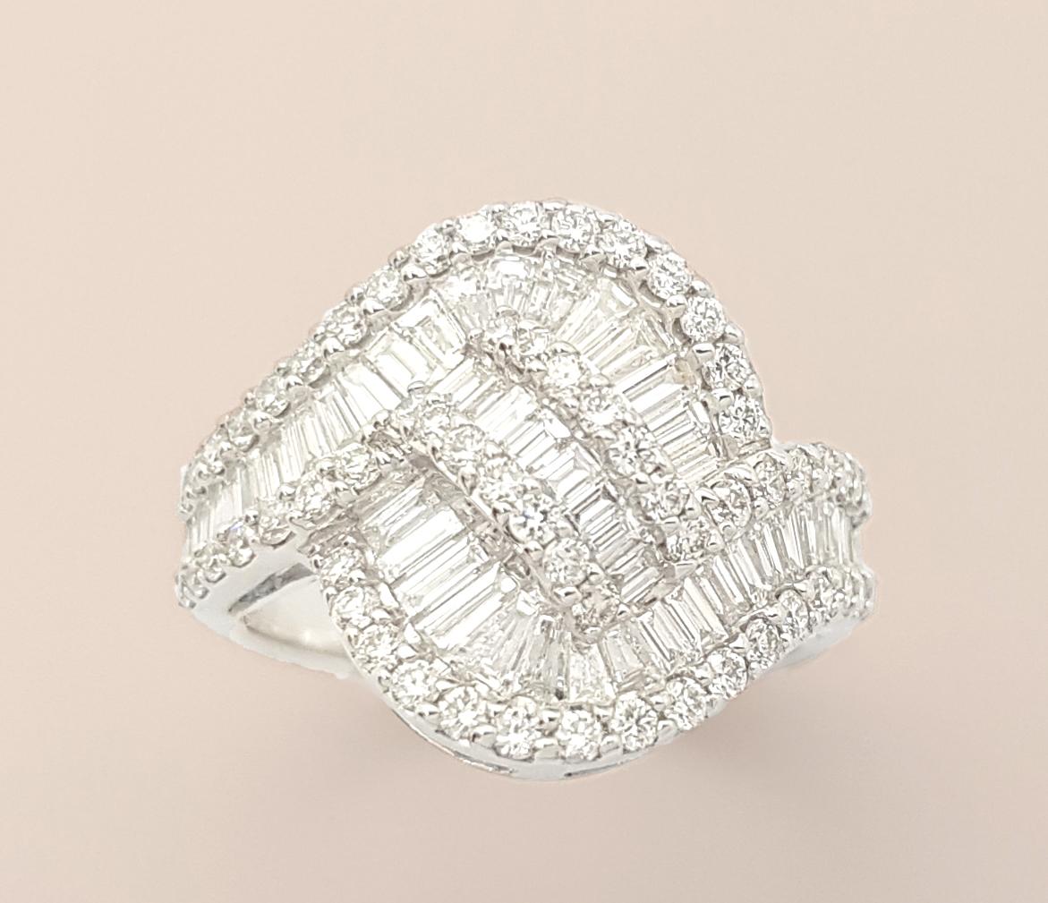 Diamond Ring set in 18 Karat White Gold Settings For Sale 1