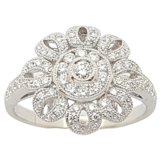 Diamond Ring Set in 18 Karat White Gold Settings For Sale at 1stDibs