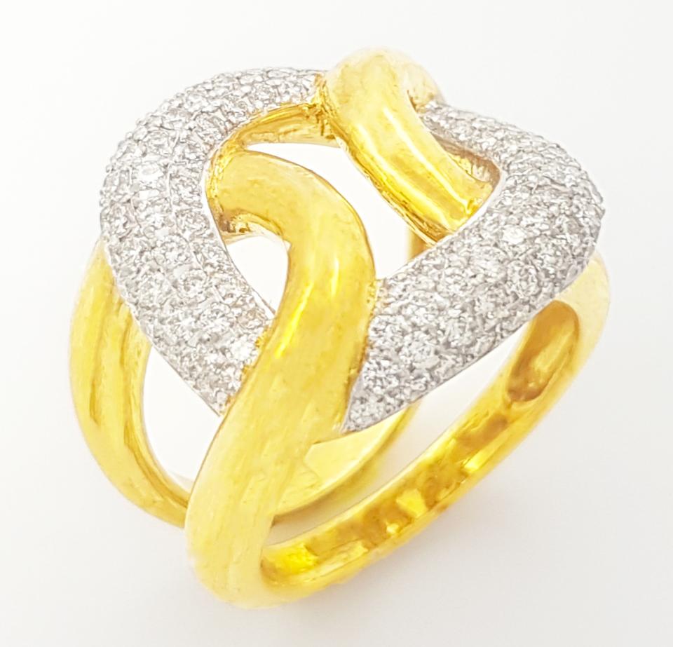 Diamond Ring set in 18K Gold Settings For Sale 5