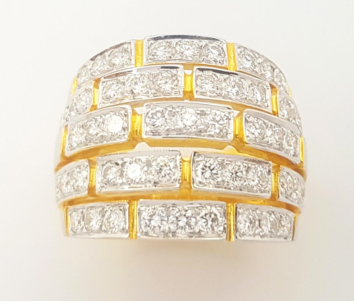 Diamond Ring set in 18K Gold Settings For Sale 5