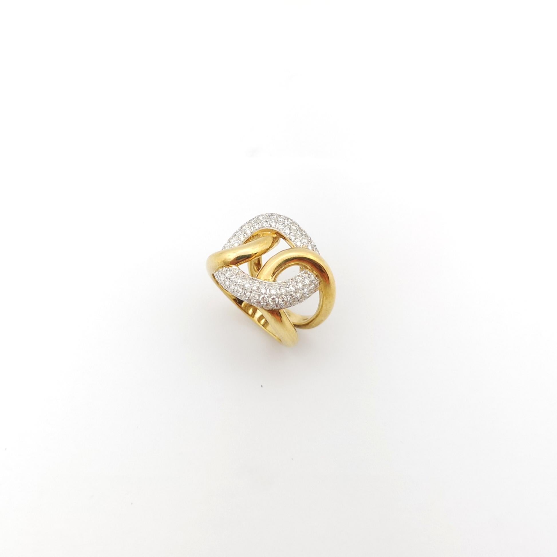 Diamond Ring set in 18K Gold Settings For Sale 6
