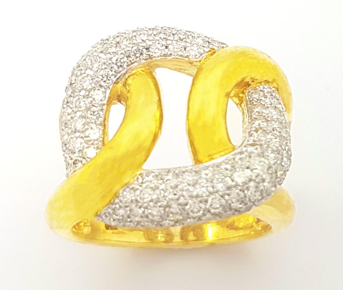 Diamond Ring set in 18K Gold Settings For Sale 2