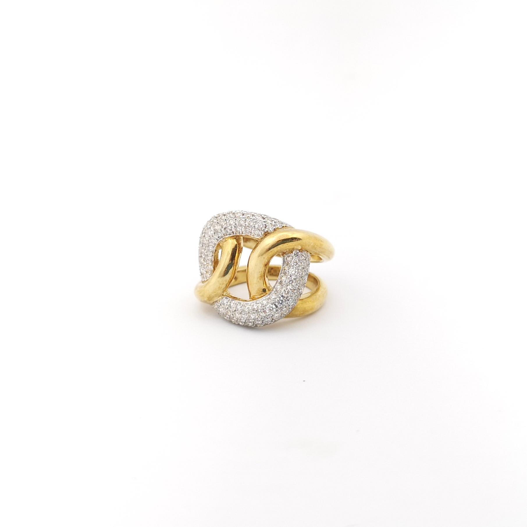 Diamond Ring set in 18K Gold Settings For Sale 3