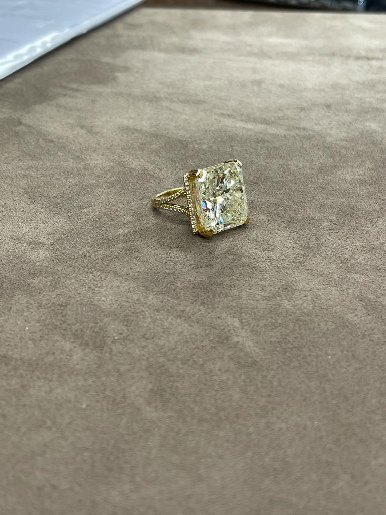 Diamantring aus 18 Karat Gold mit Diamantenbesatz 6