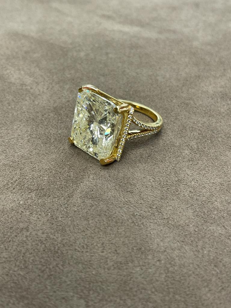 Diamantring aus 18 Karat Gold mit Diamantenbesatz 7
